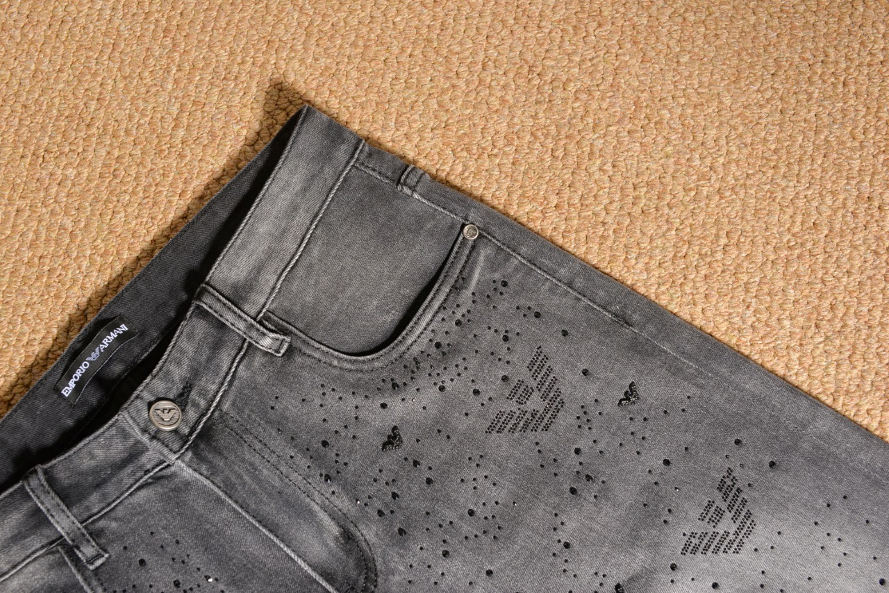Armani/Amani Calorie Jeans: 2024’s Latest High-Class Fashion Style - 图片 7