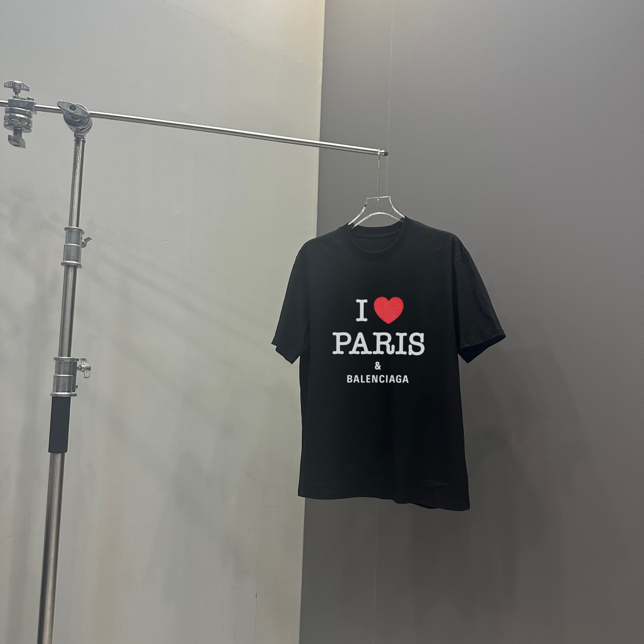 P70 BALENCIAGA colaboración con París 2024 primavera/verano clásico estampado cuello redondo camiseta de manga corta, u…