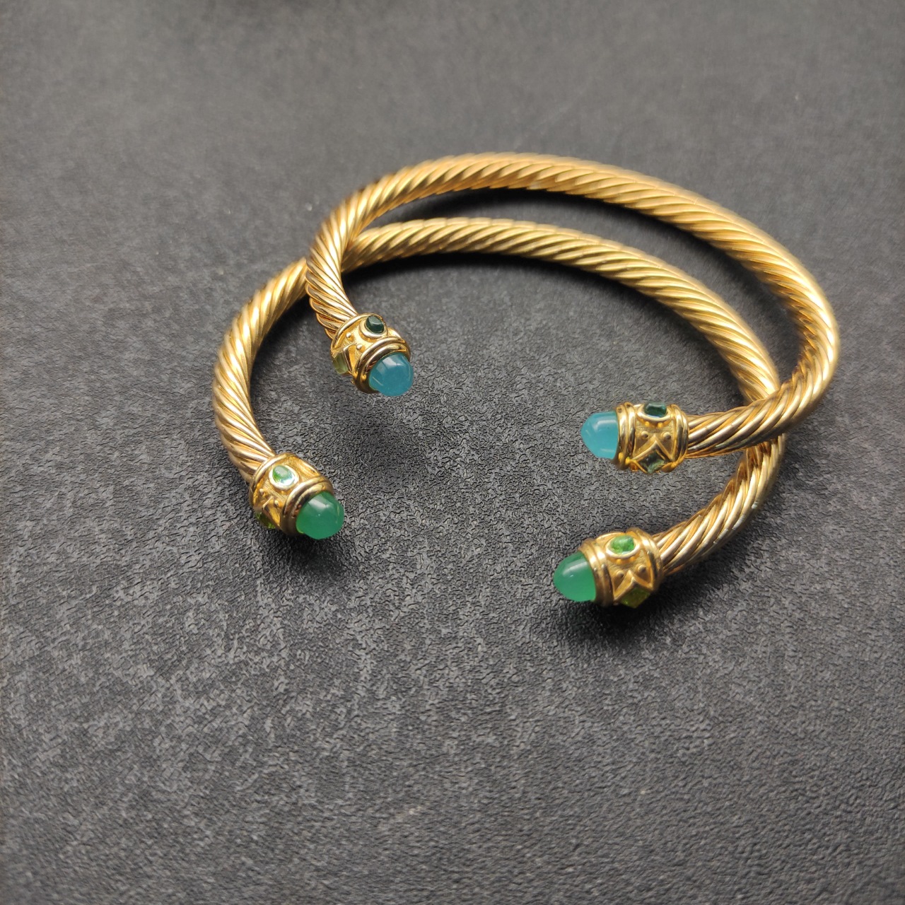 NO:109216,New David Yurman 5mm golden chalcedony bracelet. It is available in two styles: blue chalcedony and green chalcedony. It is recommended to wear a hand circumference of 16-20cm. Number DYSZ-249-250, jewelry quality, bracelet19860909上新 David Yurman 5mm金色菱角玉髓手镯.有蓝玉髓和绿玉髓两款 建议适合佩戴的手围16-20cm 编号DYSZ-249-250,饰品精品,bracelet,Jewelry