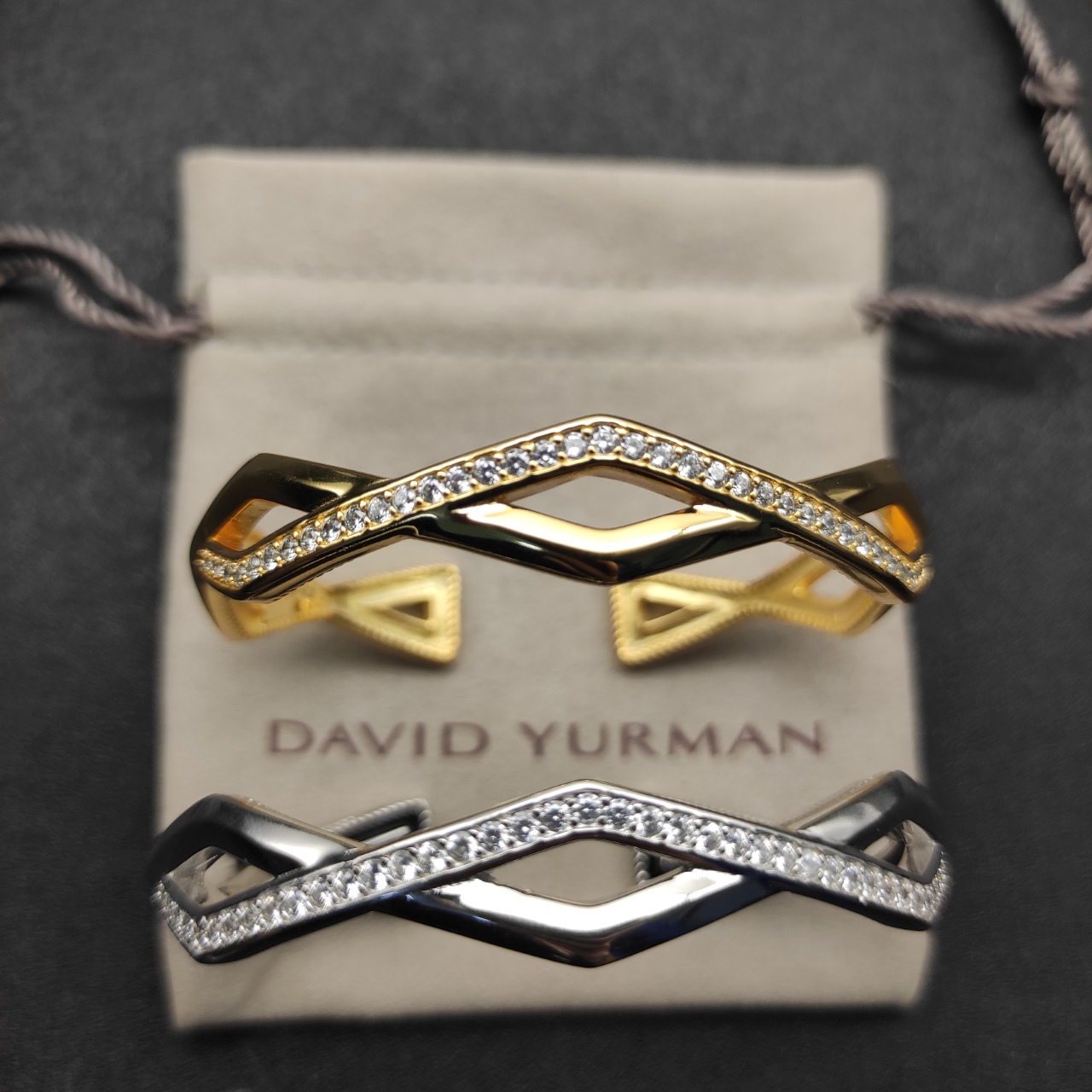 NO:109236,New David Yurman 13mm two-row cufflink bracelets. It is available in gold and silver. It is recommended to wear a hand circumference of 16-20cm, jewelry quality, bracelet19860909上新 David Yurman 13mm两排袖扣手镯.有金色和银色两款.建议适合佩戴的手围16-20cm,饰品精品,bracelet,Jewelry