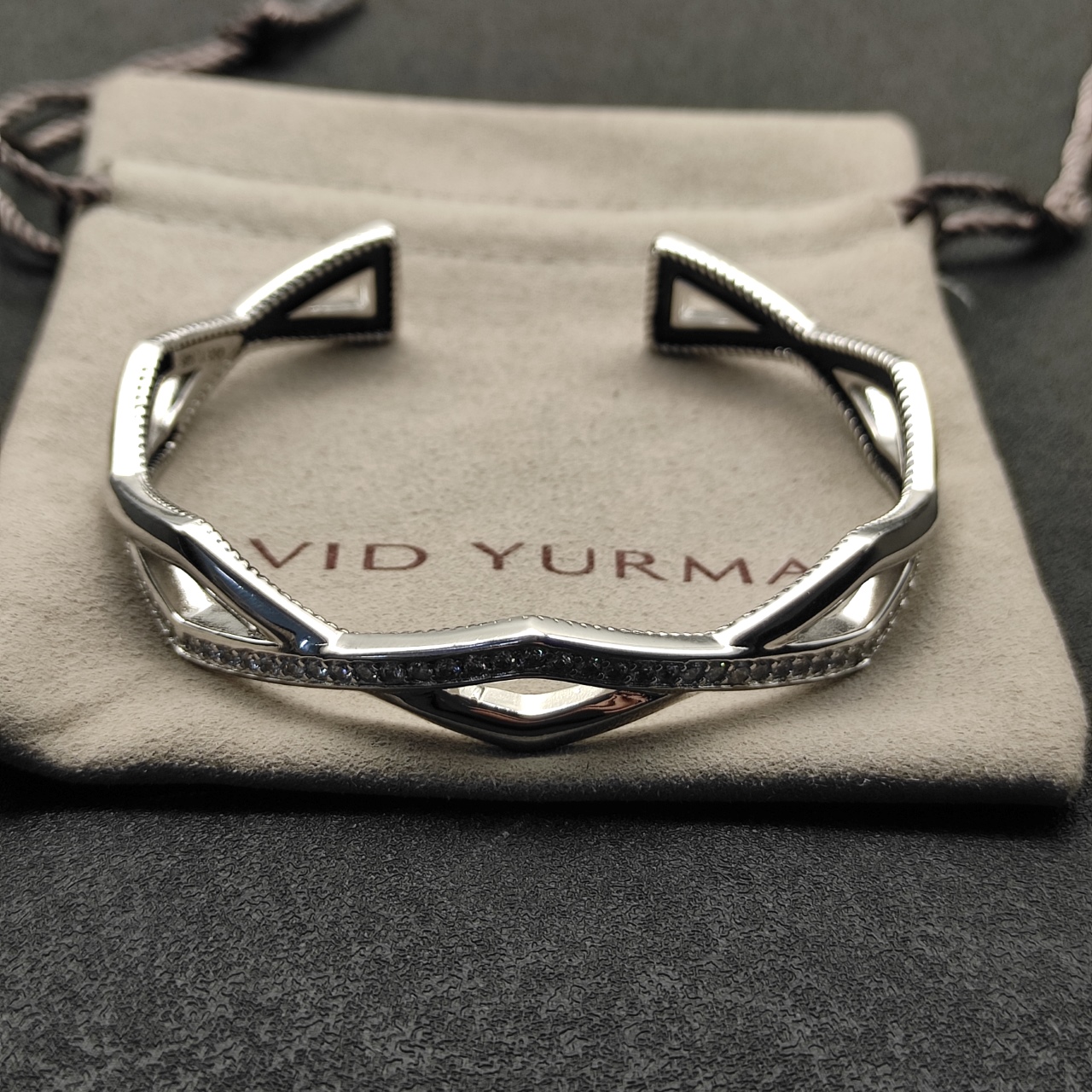 NO:109233,New David Yurman silver 13mm two-row cufflink bracelet. It is recommended to wear a hand circumference of 16-20cm, jewelry quality, bracelet19860909上新 David Yurman 银色13mm两排袖扣手镯.建议适合佩戴的手围16-20cm,饰品精品,bracelet,Jewelry