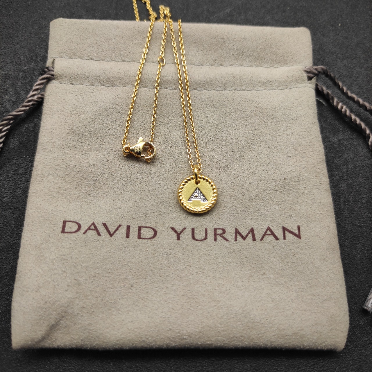 NO:109207,David Yurman round brand diamond letter necklace A, available in gold and silver. Length 42 3 3cm delay chain, jewelry quality, necklace19860909David Yurman 圆牌镶钻字母项链A ,有金色银色两款.长度42 3 3cm延迟链,饰品精品,necklace,Jewelry