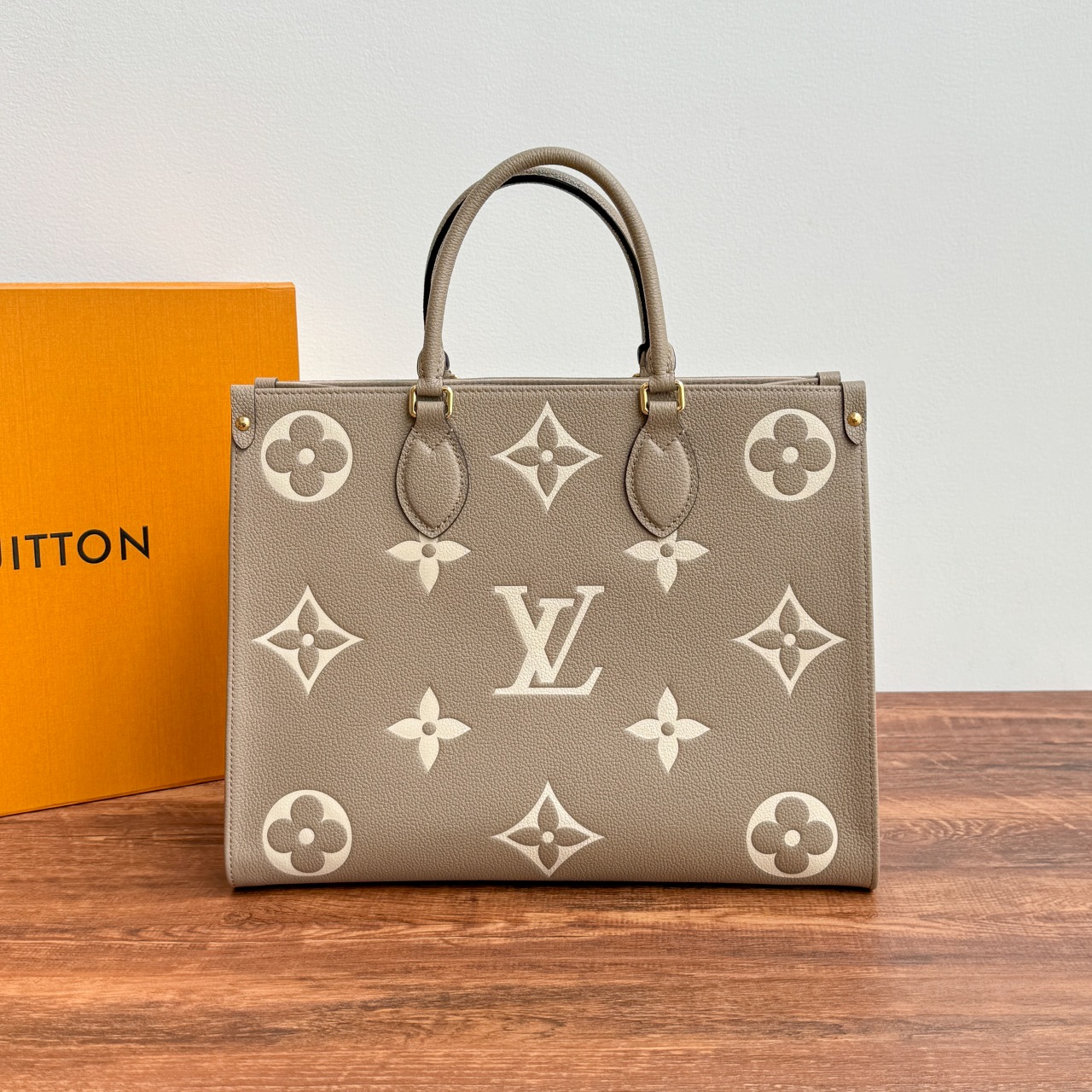 Louis Vuitton LV Onthego Tote Bags Best Luxury Replica
 Elephant Grey