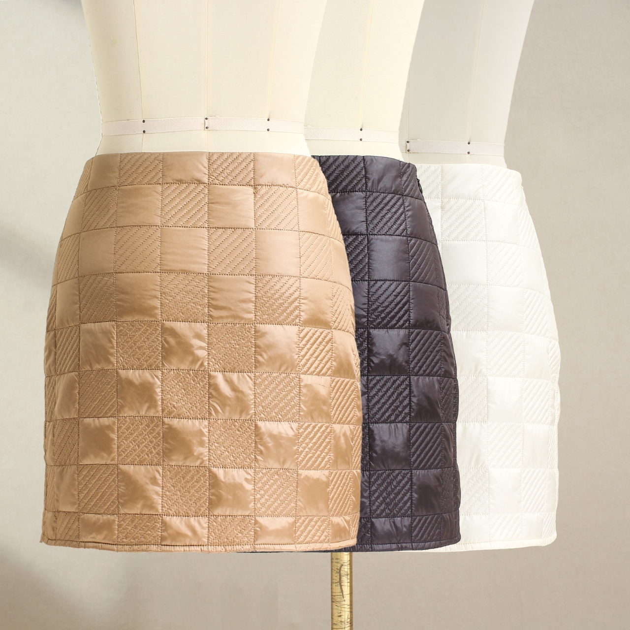 Moncler’s Autumn Chess Club Suit in Champagne, Black, and White – 24 PF - 图片 3