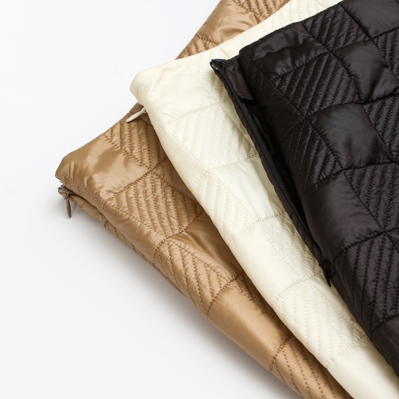 Moncler’s Autumn Chess Club Suit in Champagne, Black, and White – 24 PF - 图片 7
