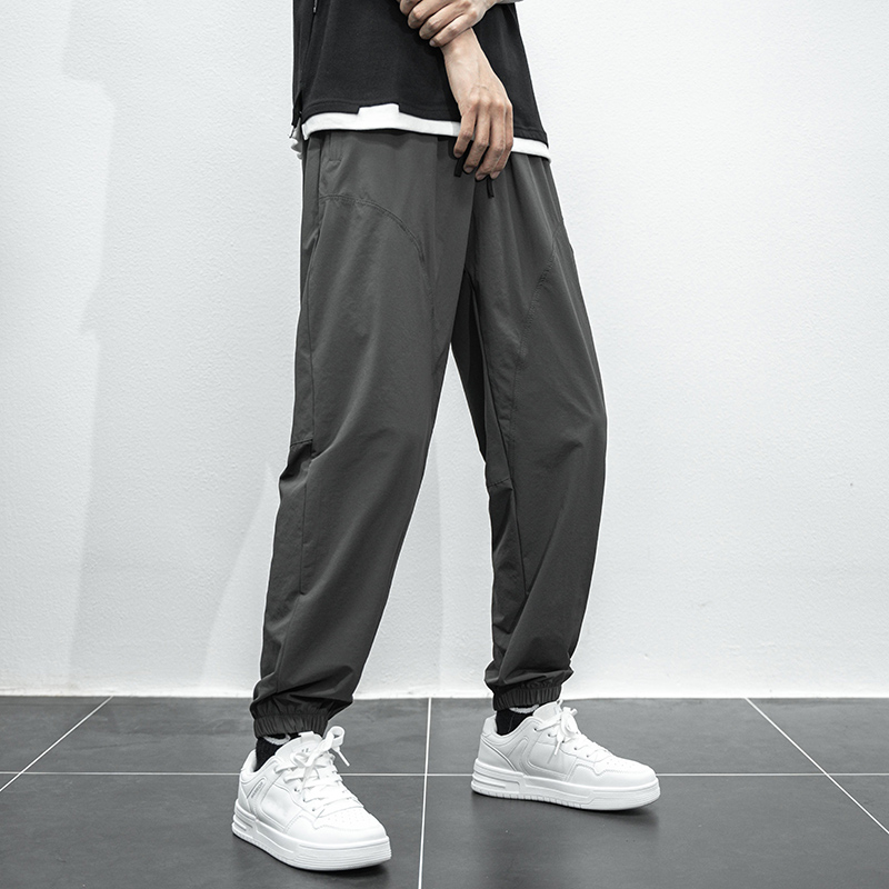 Classic Nike Men’s Summer Gym Shorts in Black/Gray, High Quality and Stylish. - 图片 3