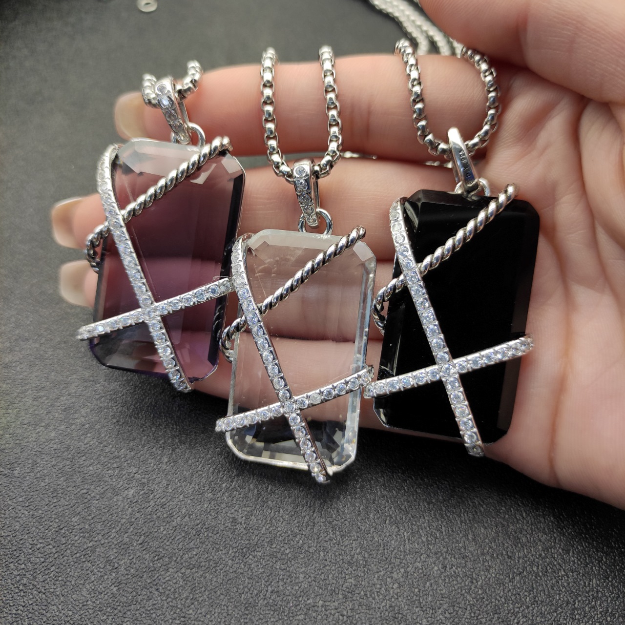 NO:110797,David Yurman Black agate, amethyst diamond, white crystal edge necklace. Chain is 3mm thick, length 50 5cm or length 60 5cm delay chain No. DYXL-100, DYXL-122 DYXL-123, jewelry fine, necklace19860909David Yurman 黑玛瑙,紫水晶钻,白水晶包边项链.链条粗3mm,长度50 5cm或长度60 5cm延迟链 编号DYXL-100,DYXL-122 DYXL-123,饰品精品,necklace,Jewelry