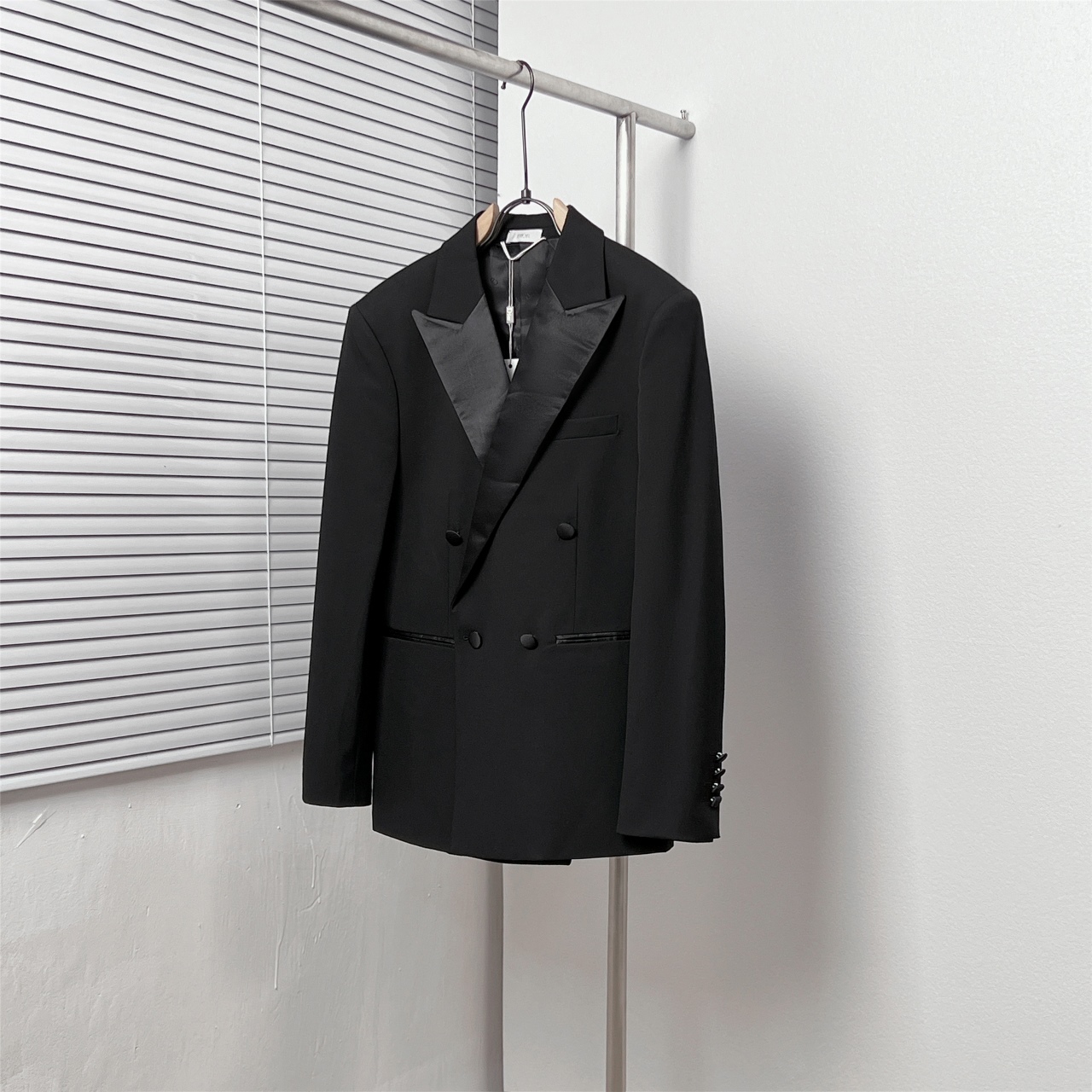 DIO*/Dior Traje cruzado en raso lateral Talla: 48.50.52.54.56 Color: negro