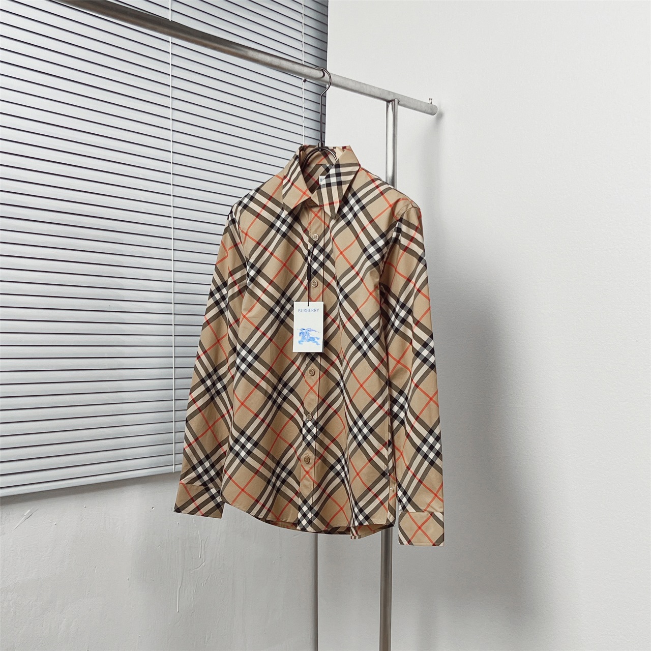 Camisa de manga corta con cuadros diagonales a juego BURBERR*/巴宝* Colores: beige, musgo Tallas: S-2XL