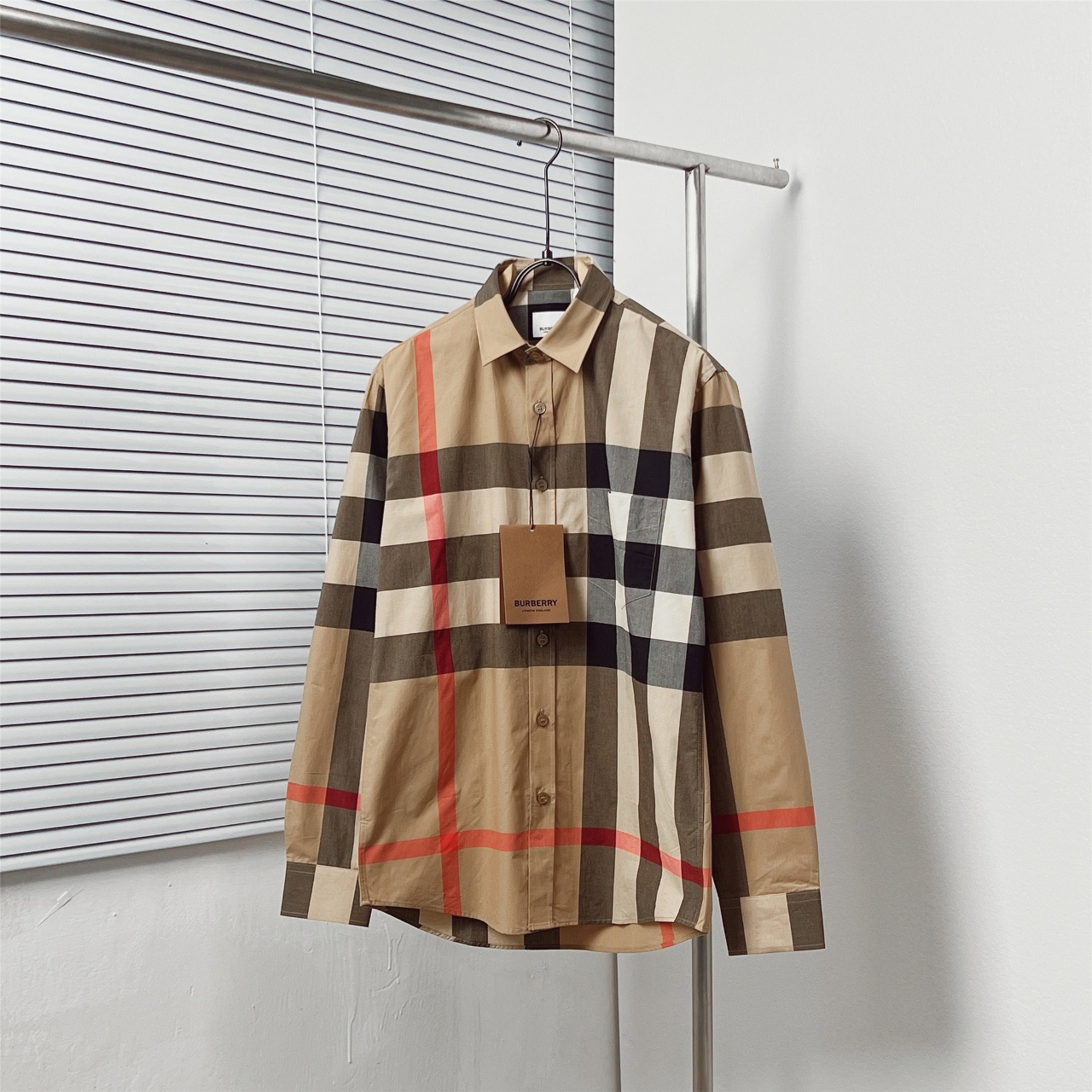 Camisa a juego con cuadros grandes clásicos BURBERR*/巴宝* Color: beige Tallas: S-2XL
