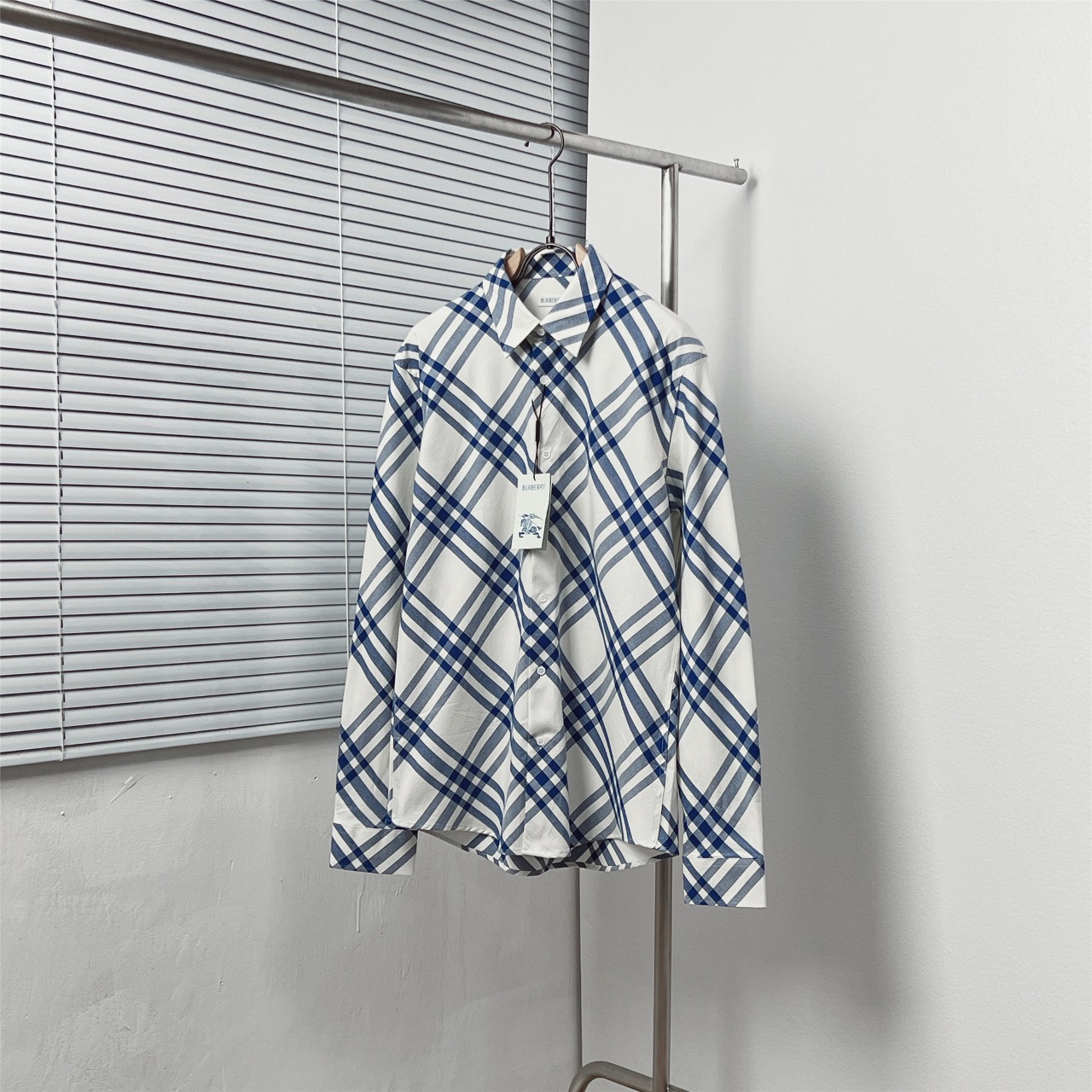 Camisa de franela con cuadros diagonales a juego BURBERR*/巴宝* Color: cristal de sal Tallas: S-2XL