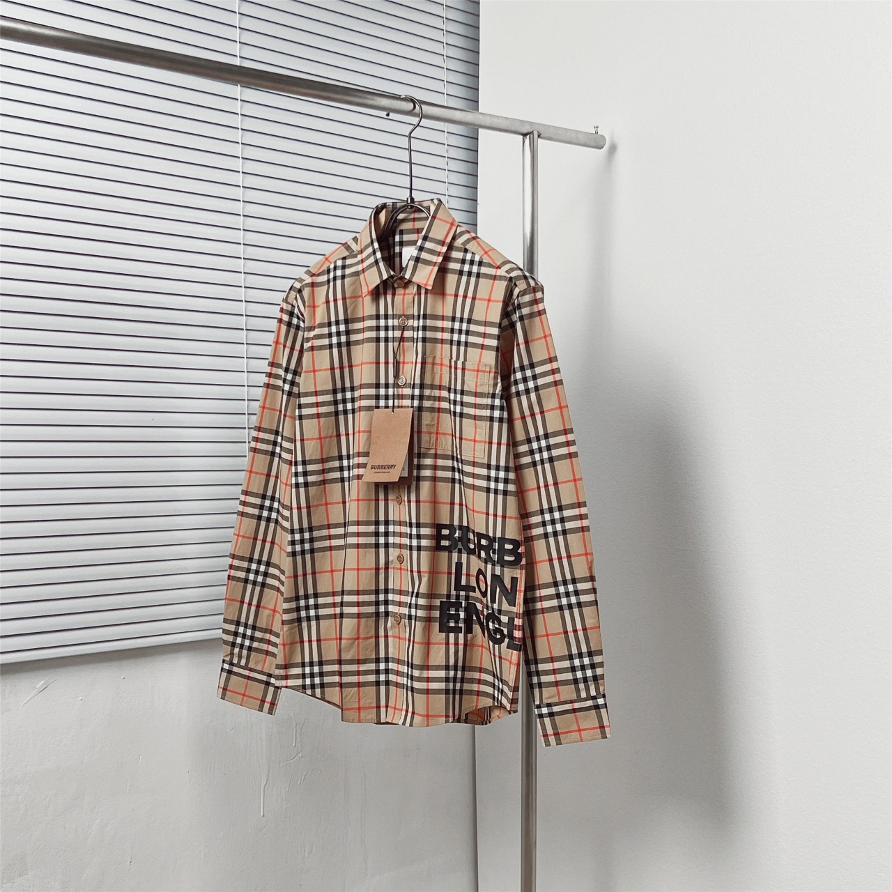 Camisa de popelín de algodón con estampado de cuadros clásico BURBERR*/巴宝* Color: beige Tallas: S-2XL