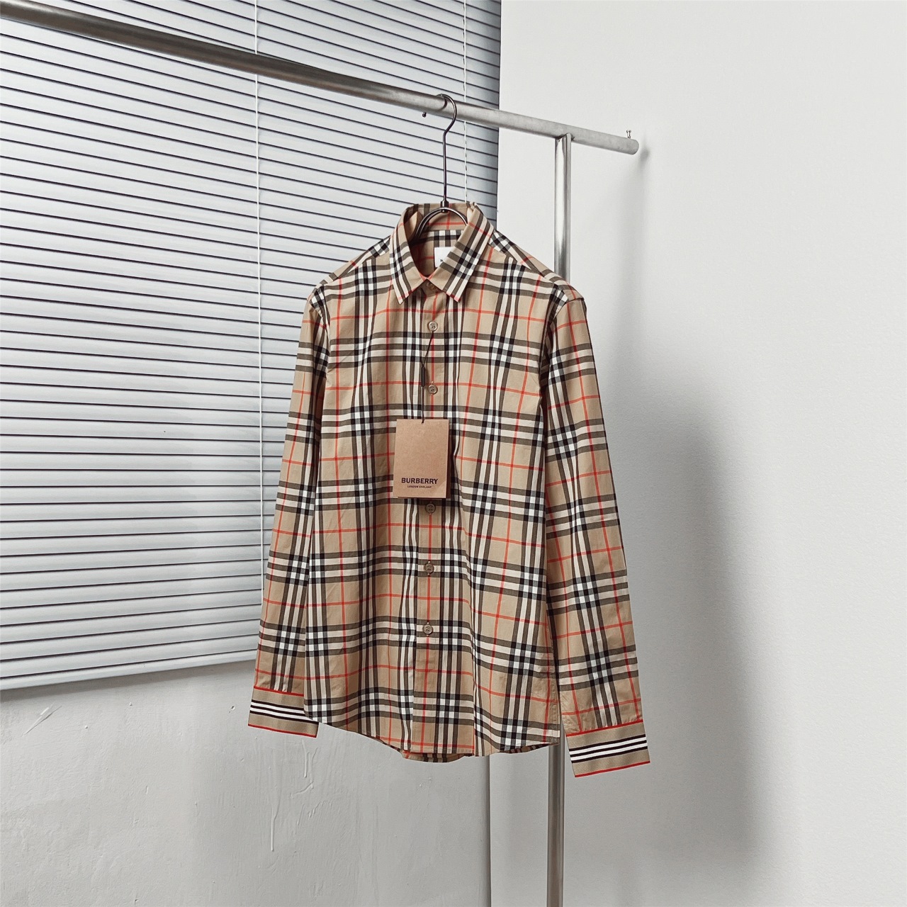 Camisa de popelín de algodón con rayas y cinta de cuadros BURBERR*/巴宝* Color: beige Tallas: S-2XL