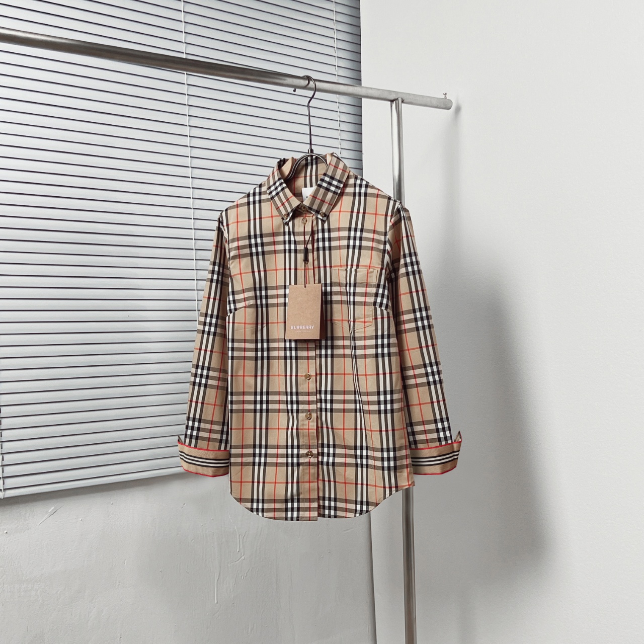 Camisa de popelín de algodón con cinta de unión para mujer BURBERR*/巴宝* Color: beige Tallas: 4-10