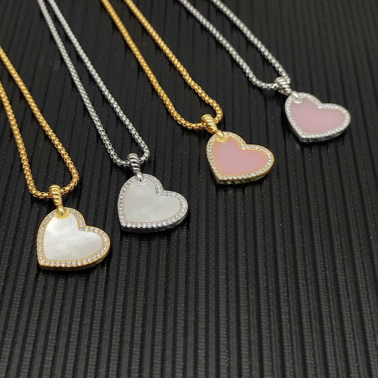 NO:109607,New David Yurman Love White Mother's Necklace. Love pink opal necklace, gold-colored silver chain 2mm thick, length 45 5cm delay chain, jewelry fine, necklace19860909新款 David Yurman 爱心白贝母项链.爱心粉色蛋白石项链,有金色 银色链条粗2mm,长度45 5cm延迟链,饰品精品,necklace,Jewelry