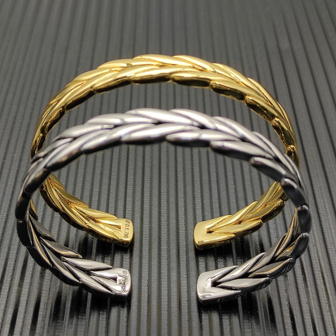 NO:110734,New David Yurman 9mm Chevron bracelet. It is available in gold and silver. It is recommended to wear a hand circumference of 16-20cm. Number DYSZ-255 DYSZ-256, jewelry quality, bracelet19860909上新 David Yurman 9mm雪佛龙手镯.有金色,银色两款 建议适合佩戴的手围16-20cm 编号DYSZ-255 DYSZ-256,饰品精品,bracelet,Jewelry