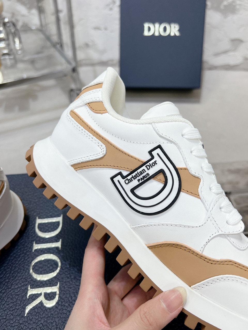 Dior C'est 厚底カップルスニーカー - スタイリッシュなデザイン