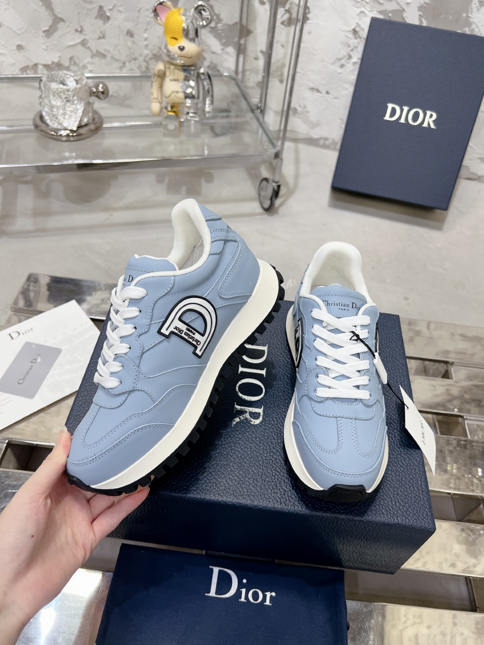 Dior C'est スニーカー 厚底デザインでスポーティな魅力