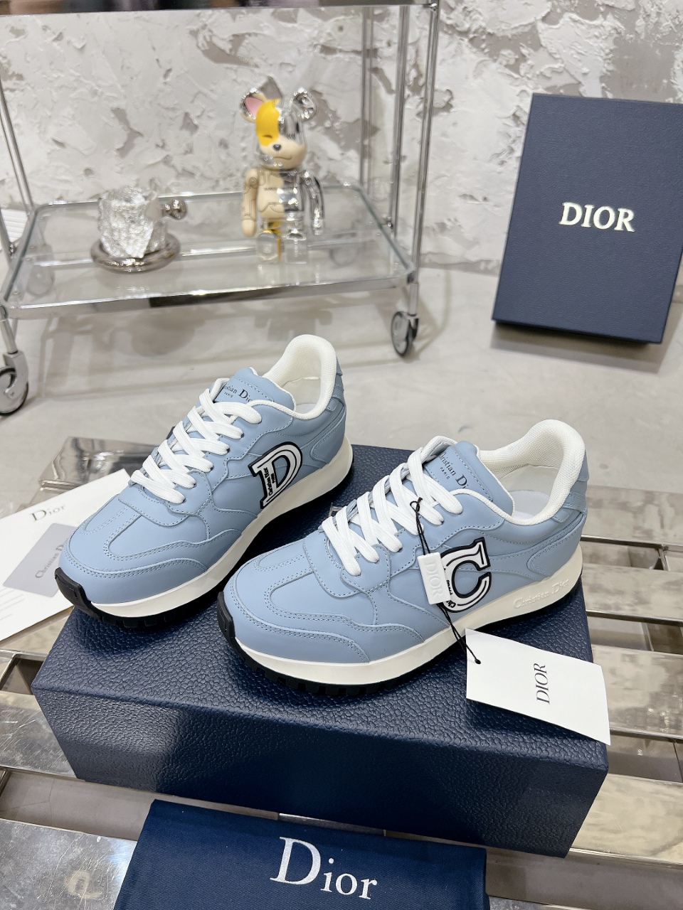Dior C'est スニーカー 厚底デザインでスポーティな魅力