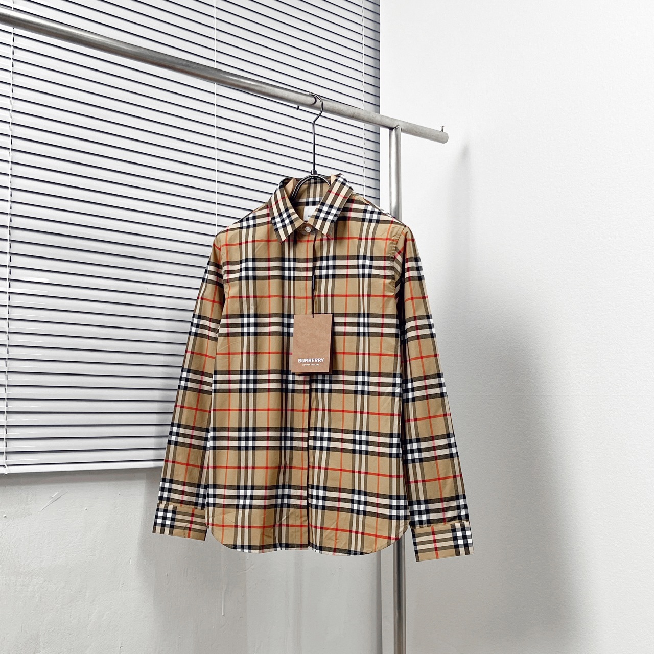 BURBERR*/Burberry* Camisa clásica de cuadros para mujer con botones blancos. Tallas: 4-10