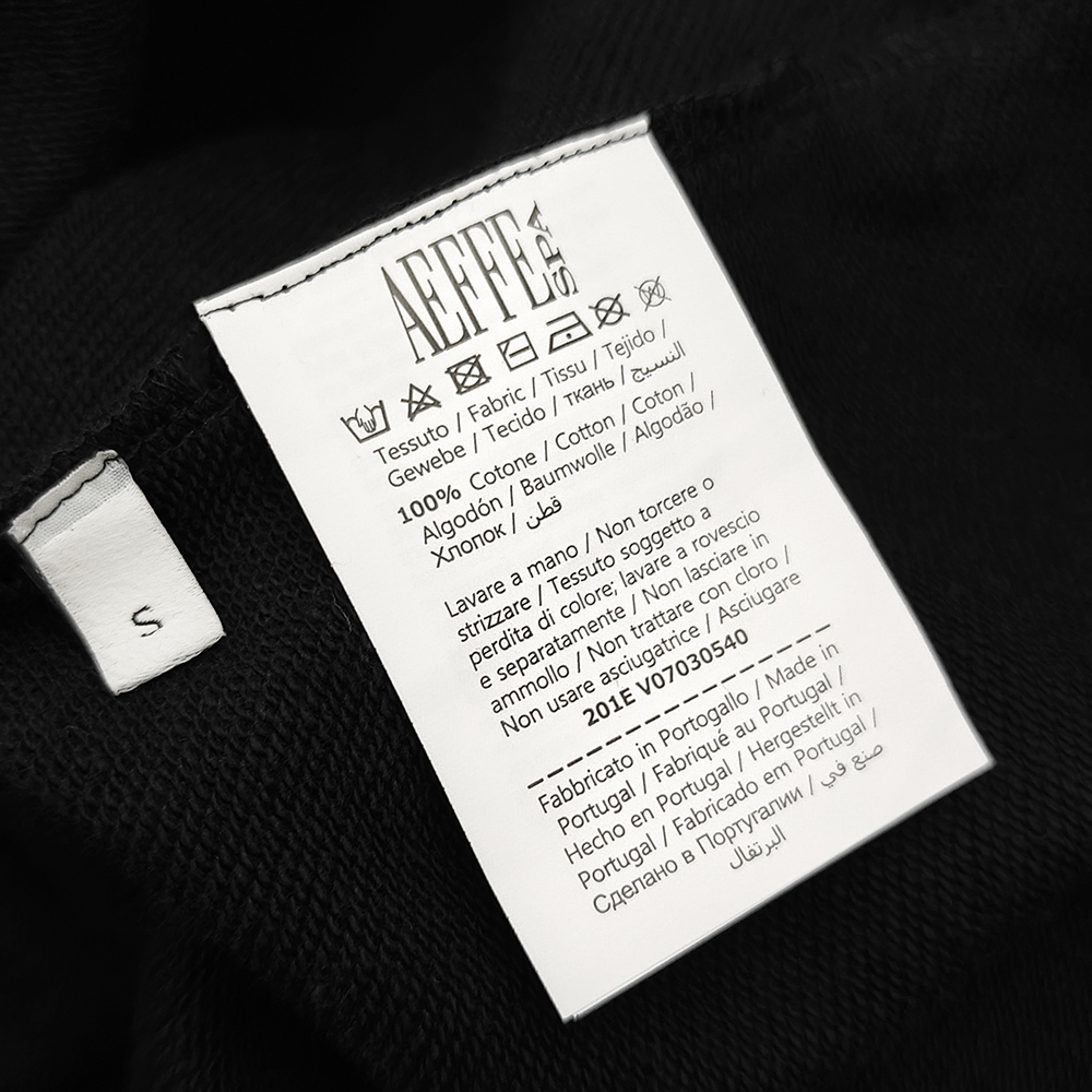 供货价:27💰『新品发布会』纯棉毛圈设计,300克足重量,贸易出口货,原包装吊牌（另有38💴华棉版本340克推荐入手）可以随意来图订制 支持一件代发 批发 等   【都是印花非刺绣🪡如果要刺绣需要联系客服】
莫斯奇诺Moschino经典款全棉加厚320g休闲圆领卫衣男女同款
扫码芯片过验版本 
卫衣采用320g多支纱线纺织工艺 手感厚实
全棉面料 透气舒适 顶级质感
颜色：图示颜色
尺码：M L XL
 胸围 肩宽 袖长 衣长
M 62 63.5 53 70
L 64 65.5 54.5 72
XL 66 67.5 56 74
尺码 建议身高 建议体重
M 160cm-170cm 50kg-65kg
L 170cm-180cm 65k g-85kg
XL 180cm-195cm 85kg-115kg