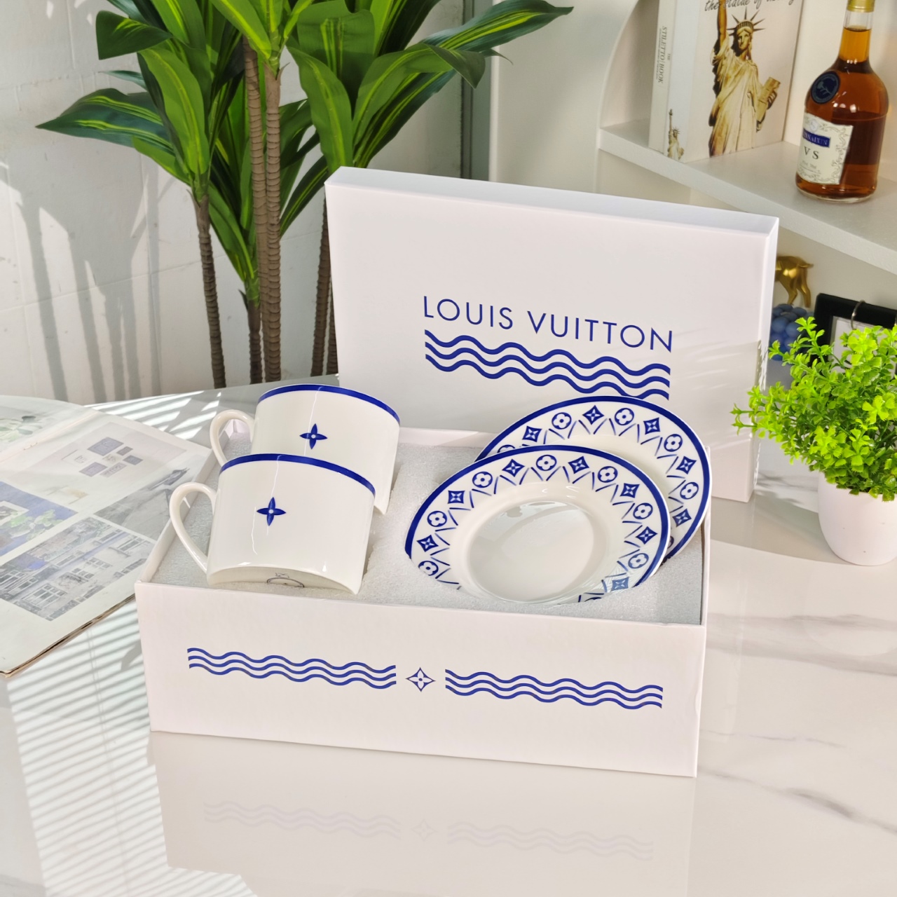 Louis Vuitton Blue and White Cup and Saucer Set (Set of Two - Comprehensive