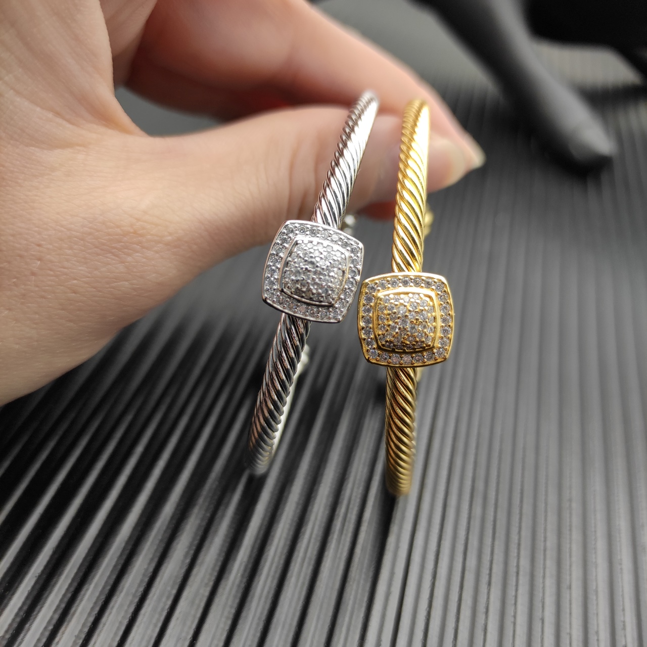 NO:109411,David Yurman 4mm full diamond four-sided diamond bracelet, silver and gold style. It is recommended to wear a hand circumference of 15-20cm, jewelry quality, bracelet19860909David Yurman 4mm满钻四方钻纽线手镯 银色金色两款式.建议适合佩戴的手围15-20cm,饰品精品,bracelet,Jewelry