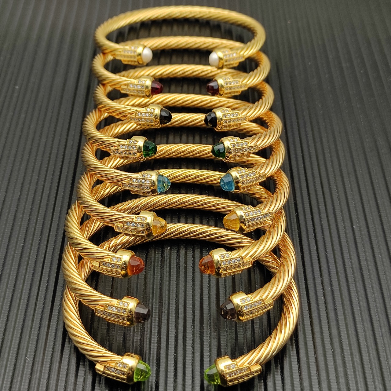 NO:110798,David Yurman Golden 5mm 5-row diamond purple diamond bracelet. Nine styles of purple diamond, red diamond, blue diamond, black diamond, yellow diamond, dark green diamond, light green diamond, champagne diamond, and pearl. It is recommended to wear a hand circumference of 15-20cm. Number DYSZ-271-279, jewelry quality, bracelet19860909David Yurman 金色5mm5排钻紫钻手镯.紫钻、红钻、蓝钻、黑钻、黄钻、深绿钻、浅绿钻、香槟钻、珍珠九个款式.建议适合佩戴的手围15-20cm 编号DYSZ-271-279,饰品精品,bracelet,Jewelry