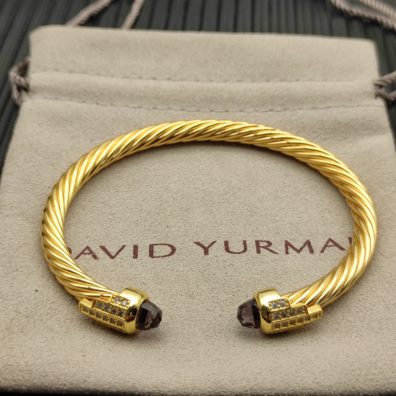 NO:110796,David Yurman Golden 5mm 5-row diamond purple diamond bracelet. Purple diamond, recommended hand circumference for wearing 15-20cm Number DYSZ-271, jewelry quality, bracelet19860909David Yurman 金色5mm 5排钻紫钻手镯.紫钻、建议适合佩戴的手围15-20cm 编号DYSZ-271,饰品精品,bracelet,Jewelry
