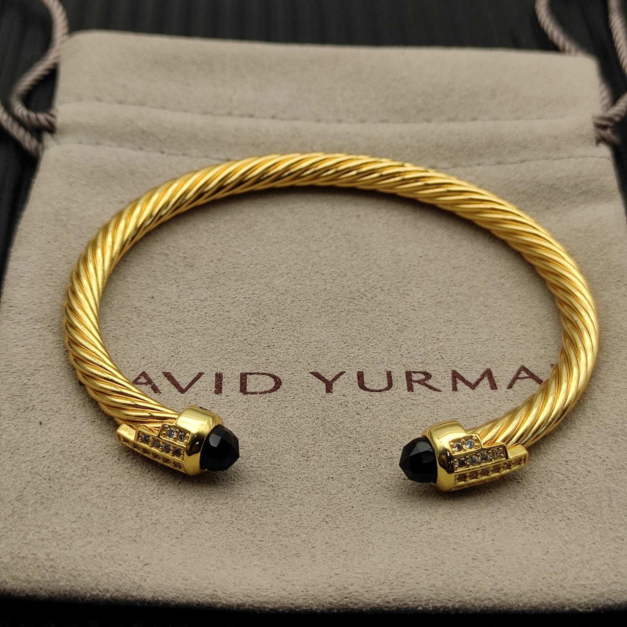 NO:555530,David Yurman gold 5mm 5-row diamond and black diamond bracelet. Black diamond, recommended for hand size 15-20cm. No. DYSZ-274, fine jewelry, bracelet19860909David Yurman 金色5mm 5排钻黑钻手镯.黑钻、建议适合佩戴的手围15-20cm 编号DYSZ-274,饰品精品,bracelet,Jewelry