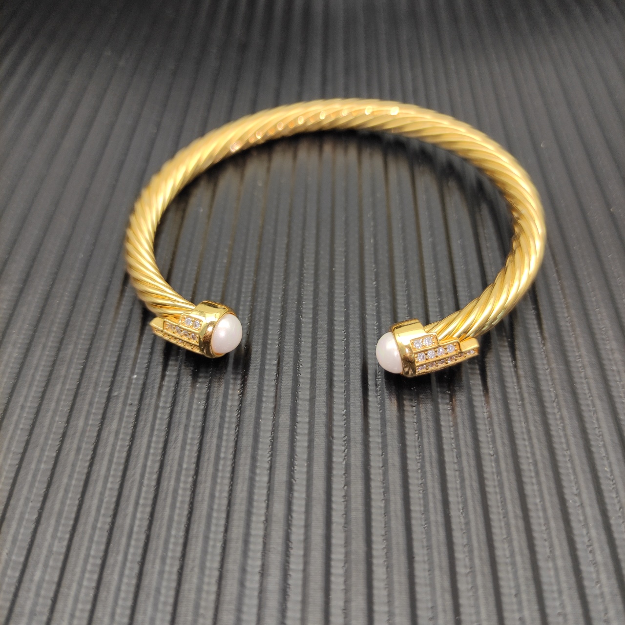 NO:705090,David Yurman gold 5mm 5-row diamond pearl bracelet. Pearl, recommended for hand size 15-20cm. No. DYSZ-279, fine jewelry, bracelet19860909David Yurman 金色5mm 5排钻珍珠手镯.珍珠、建议适合佩戴的手围15-20cm 编号DYSZ-279,饰品精品,bracelet,Jewelry