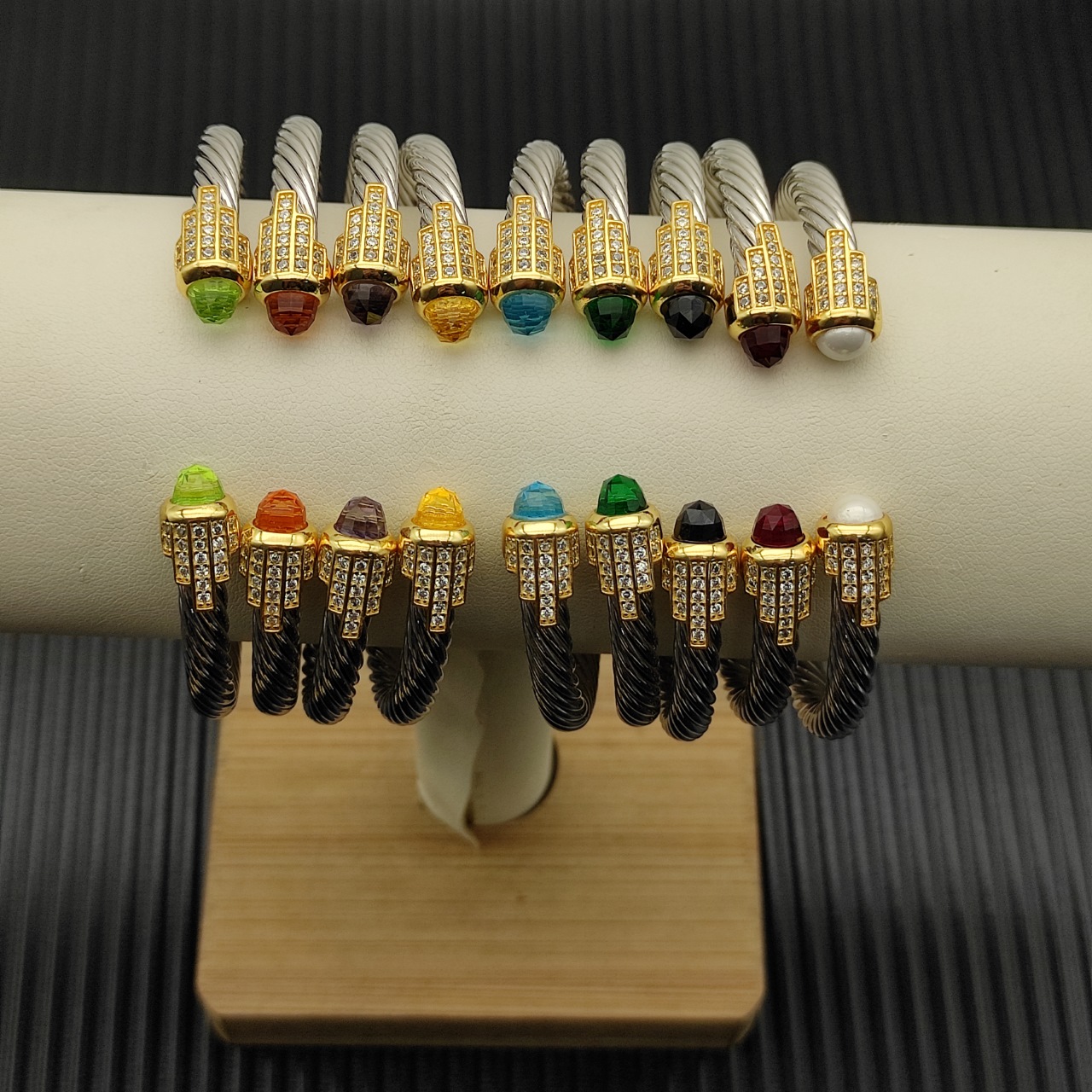 NO:705088,David Yurman 5mm gold head silver 5-row diamond bracelet. Nine styles of purple diamond, red diamond, blue diamond, black diamond, yellow diamond, dark green diamond, light green diamond, champagne diamond, and pearl. It is recommended that the suitable wrist circumference is 15-20cm. No. DYSZ-281-289, fine jewelry, bracelet19860909David Yurman 5mm金头银色5排钻手镯.紫钻、红钻、蓝钻、黑钻、黄钻、深绿钻、浅绿钻、香槟钻、珍珠九个款式.建议适合佩戴的手围15-20cm 编号DYSZ-281-289,饰品精品,bracelet,Jewelry