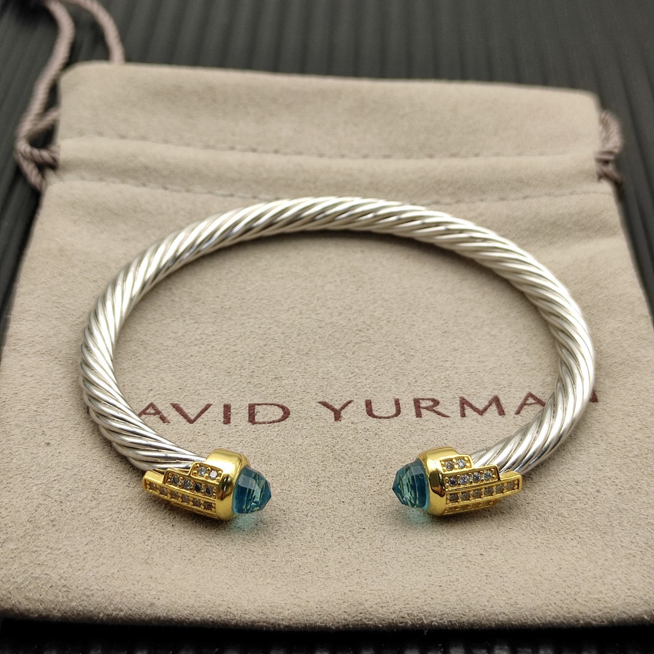 NO:705094,David Yurman 5mm gold head silver 5-row diamond bracelet. Blue diamond. Recommended hand size 15-20cm. No. DYSZ-283, fine jewelry, bracelet19860909David Yurman 5mm金头银色5排钻手镯.蓝钻、建议适合佩戴的手围15-20cm 编号DYSZ-283,饰品精品,bracelet,Jewelry