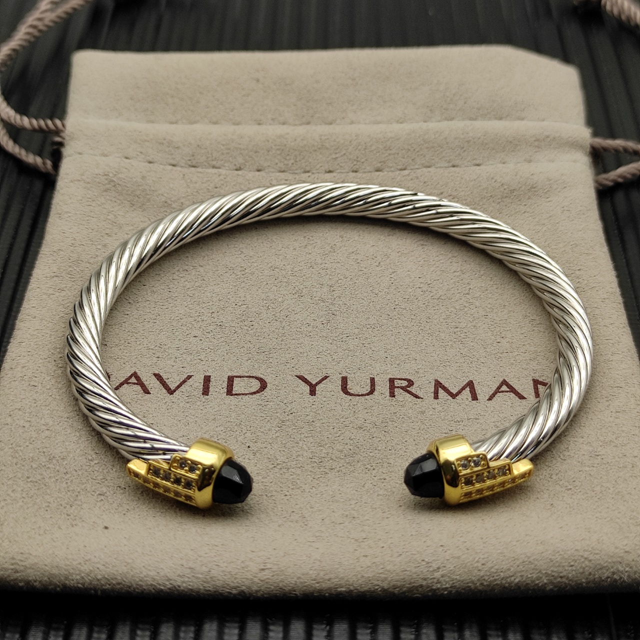 NO:705092,David Yurman 5mm gold head silver 5-row diamond bracelet. Black diamonds. It is recommended that the hand size is 15-20cm. No. DYSZ-284, jewelry boutique, bracelet19860909David Yurman 5mm金头银色5排钻手镯.黑钻、建议适合佩戴的手围15-20cm 编号DYSZ-284,饰品精品,bracelet,Jewelry