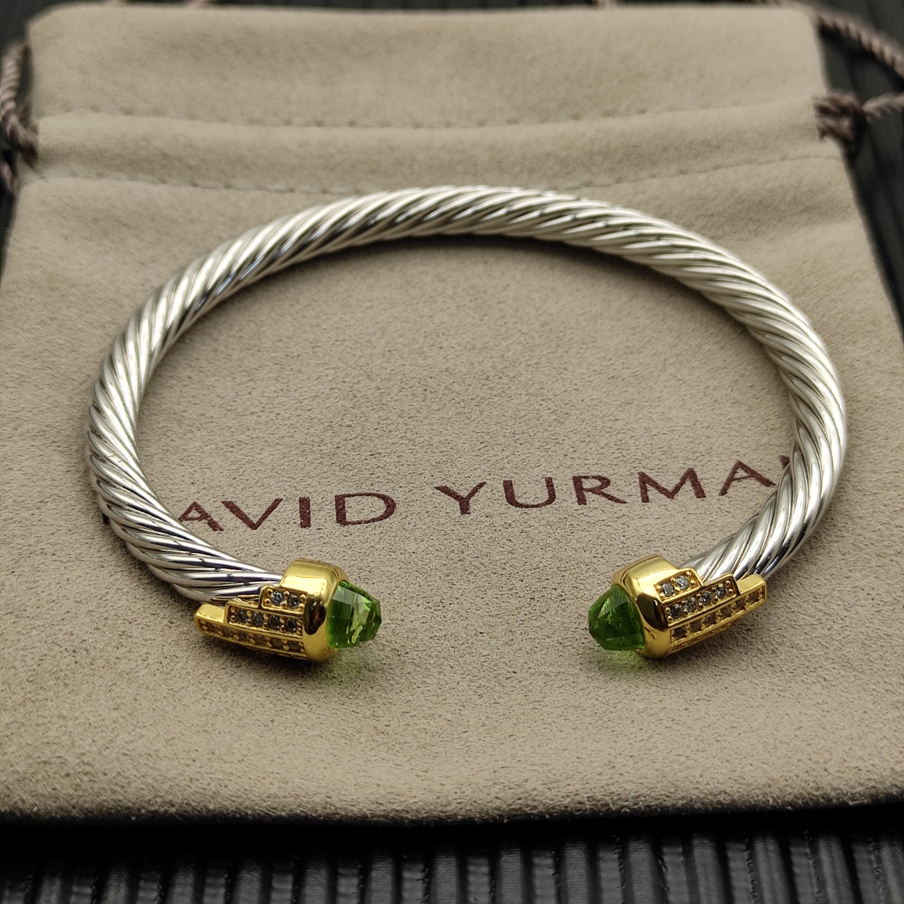 NO:107974,V gold David Yurman 5mm gold head silver 5-row diamond bracelet. Light green diamond, recommended hand circumference 15-20cm suitable for wearing, jewelry quality, bracelet19860909V金David Yurman 5mm金头银色5排钻手镯.浅绿钻、建议适合佩戴的手围15-20cm,饰品精品,bracelet,Jewelry