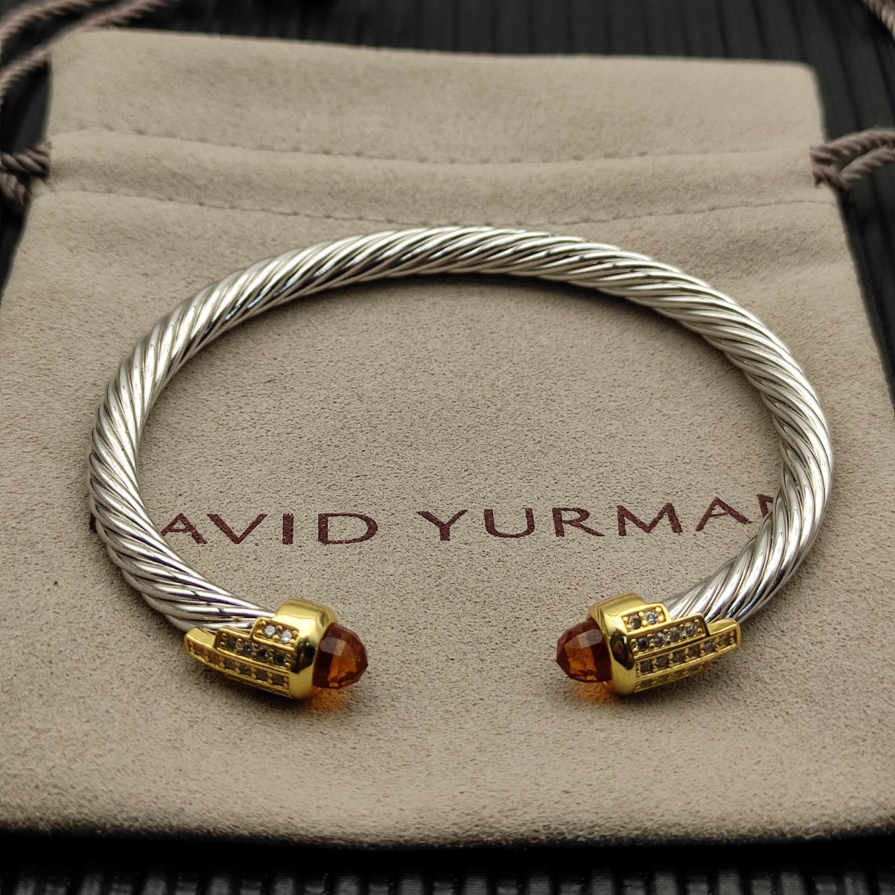 NO:107972,V gold David Yurman 5mm gold head silver 5-row diamond bracelet. Champagne diamond, recommended hand circumference 15-20 suitable for wearing, jewelry quality, bracelet19860909V金David Yurman 5mm金头银色5排钻手镯.香槟钻、建议适合佩戴的手围15-20,饰品精品,bracelet,Jewelry