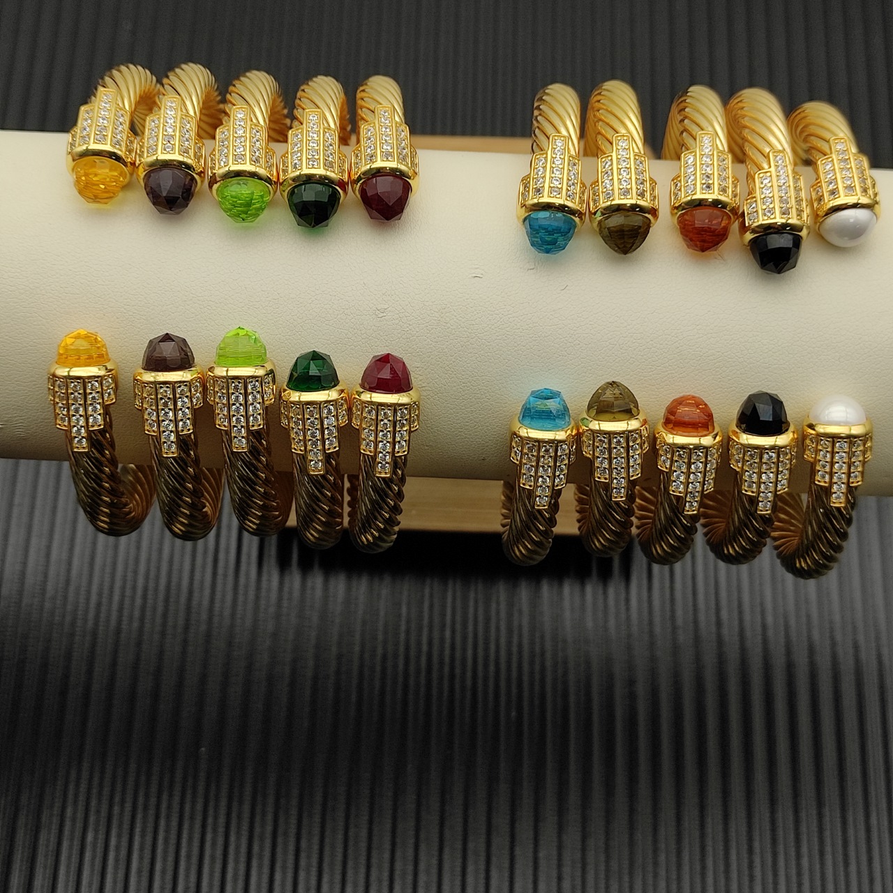 NO:110790,David Yurman 7mm gold 5-row diamond bracelet. Ten styles of purple diamond, red diamond, blue diamond, black diamond, yellow diamond, dark green diamond, light green diamond, champagne diamond, and brown diamond pearl. It is recommended to wear a hand circumference of 15-20cm. Number DYSZ-291-300, jewelry quality, bracelet19860909David Yurman 7mm金色5排钻手镯.紫钻、红钻、蓝钻、黑钻、黄钻、深绿钻、浅绿钻、香槟钻、褐色钻珍珠十个款式.建议适合佩戴的手围15-20cm 编号DYSZ-291-300,饰品精品,bracelet,Jewelry