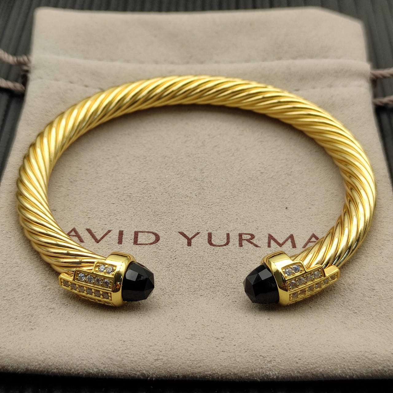 NO:107987,V gold David Yurman 7mm gold 5-row diamond bracelet. Black diamond, recommended hand circumference for wearing 15-20cm, jewelry quality, bracelet19860909V金David Yurman 7mm金色5排钻手镯.黑钻,建议适合佩戴的手围15-20cm,饰品精品,bracelet,Jewelry