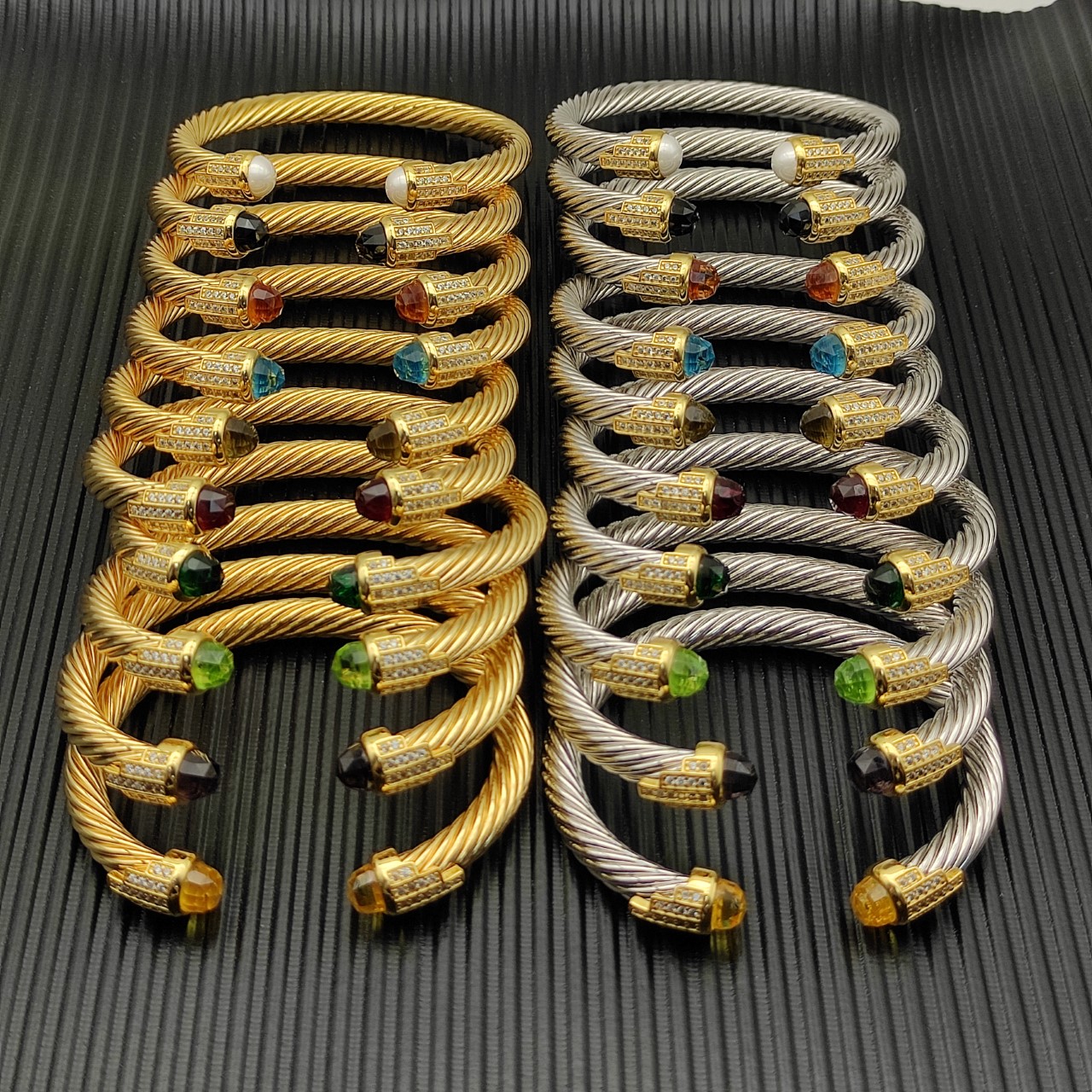 NO:110787,David Yurman 7mm gold-head silver 5-row diamond bracelet. Ten styles of purple diamond, red diamond, blue diamond, black diamond, yellow diamond, dark green diamond, light green diamond, champagne diamond, and brown diamond pearl. It is recommended to wear a hand circumference of 15-20cm. Number DYSZ-301-310, jewelry quality, bracelet19860909David Yurman 7mm金头银色5排钻手镯.紫钻、红钻、蓝钻、黑钻、黄钻、深绿钻、浅绿钻、香槟钻、褐色钻珍珠十个款式.建议适合佩戴的手围15-20cm 编号DYSZ-301-310,饰品精品,bracelet,Jewelry