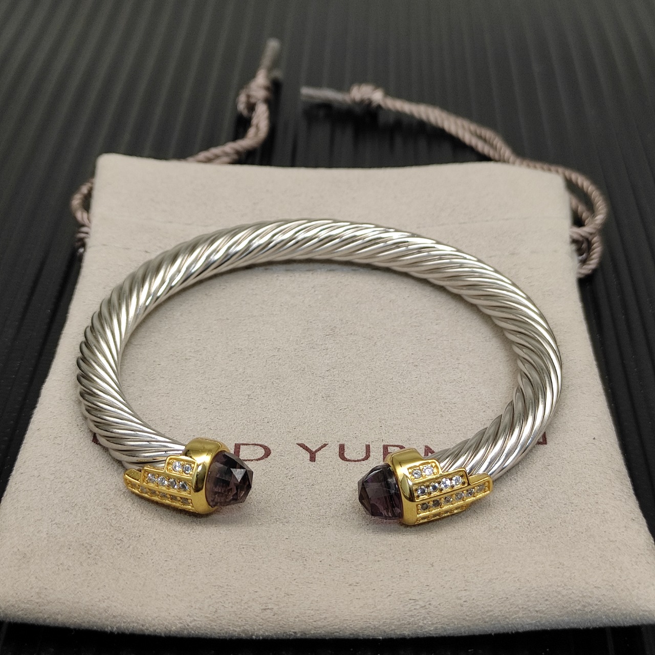 NO:110785,David Yurman 7mm gold-head silver 5-row diamond bracelet. Purple diamond. It is recommended to wear a hand circumference of 15-20cm. Number DYSZ-301, jewelry quality, bracelet19860909David Yurman 7mm金头银色5排钻手镯.紫钻.建议适合佩戴的手围15-20cm 编号DYSZ-301,饰品精品,bracelet,Jewelry