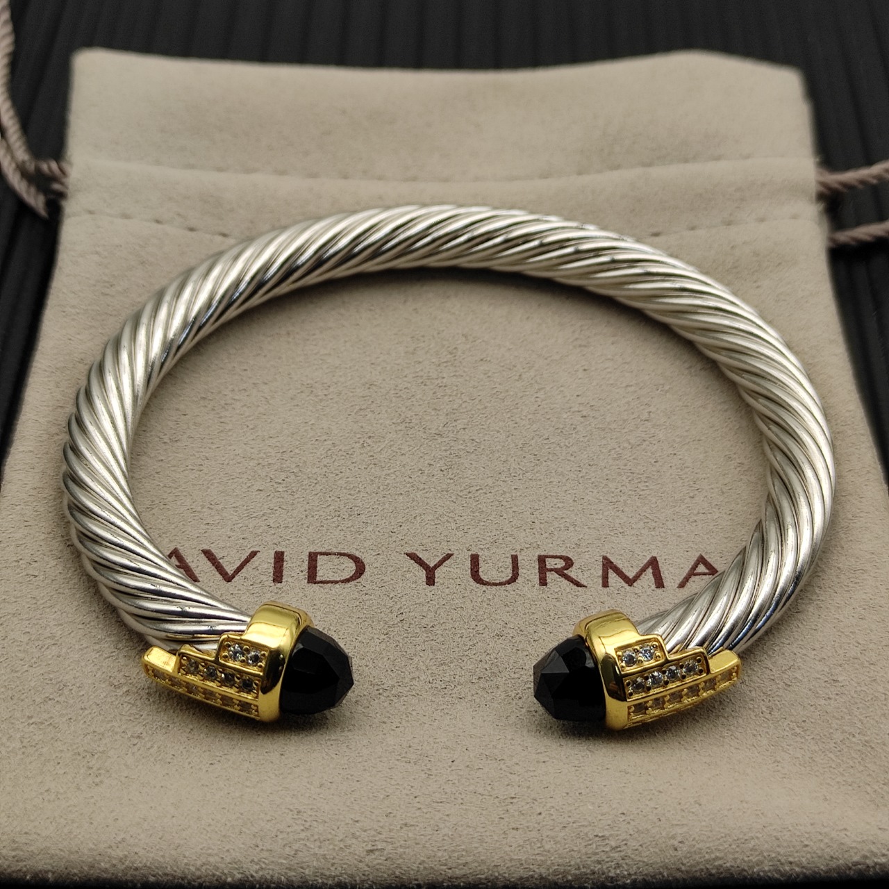 NO:107932,David Yurman 7mm gold-head silver 5-row diamond bracelet. Black diamond. It is recommended to wear a hand circumference of 15-20cm, jewelry quality, bracelet19860909David Yurman 7mm金头银色5排钻手镯.黑钻.建议适合佩戴的手围15-20cm,饰品精品,bracelet,Jewelry