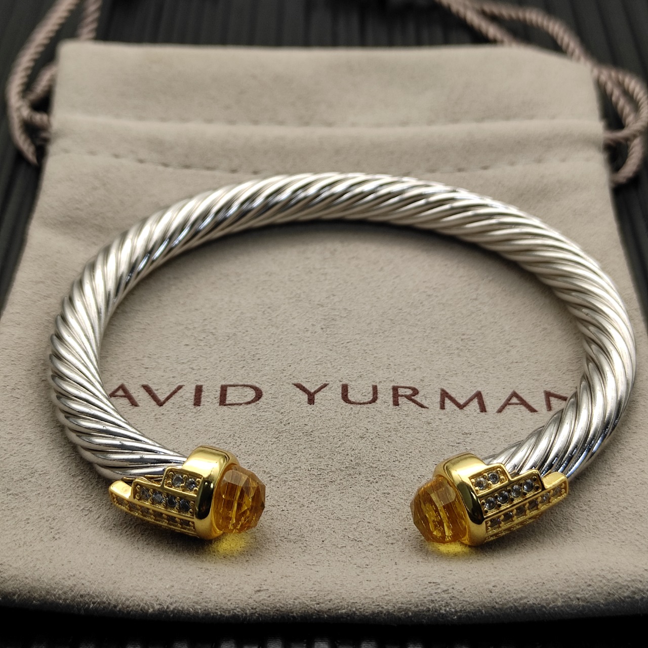 NO:107929,David Yurman 7mm gold-head silver 5-row diamond bracelet. Yellow diamond. It is recommended to wear a hand circumference of 15-20cm, jewelry quality, bracelet19860909David Yurman 7mm金头银色5排钻手镯.黄钻.建议适合佩戴的手围15-20cm,饰品精品,bracelet,Jewelry