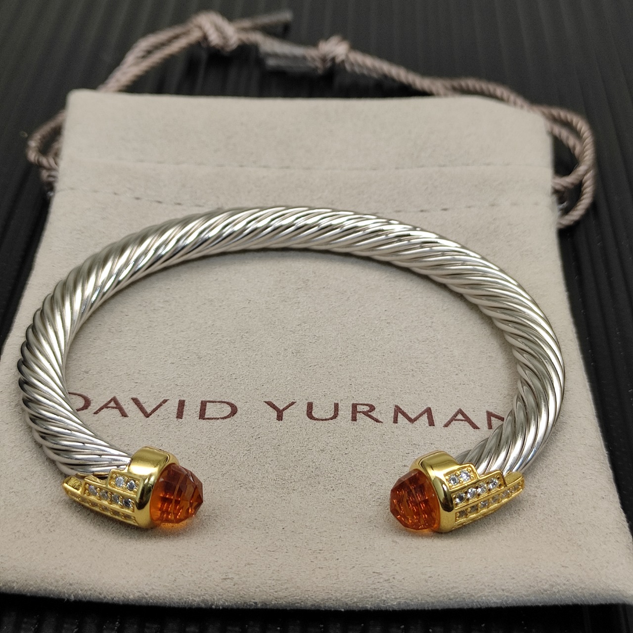 NO:107978,V gold David Yurman 7mm gold head silver 5-row diamond bracelet. Champagne diamond. It is recommended to wear a hand circumference of 15-20cm, jewelry quality, bracelet19860909V金David Yurman 7mm金头银色5排钻手镯.香槟钻.建议适合佩戴的手围15-20cm,饰品精品,bracelet,Jewelry
