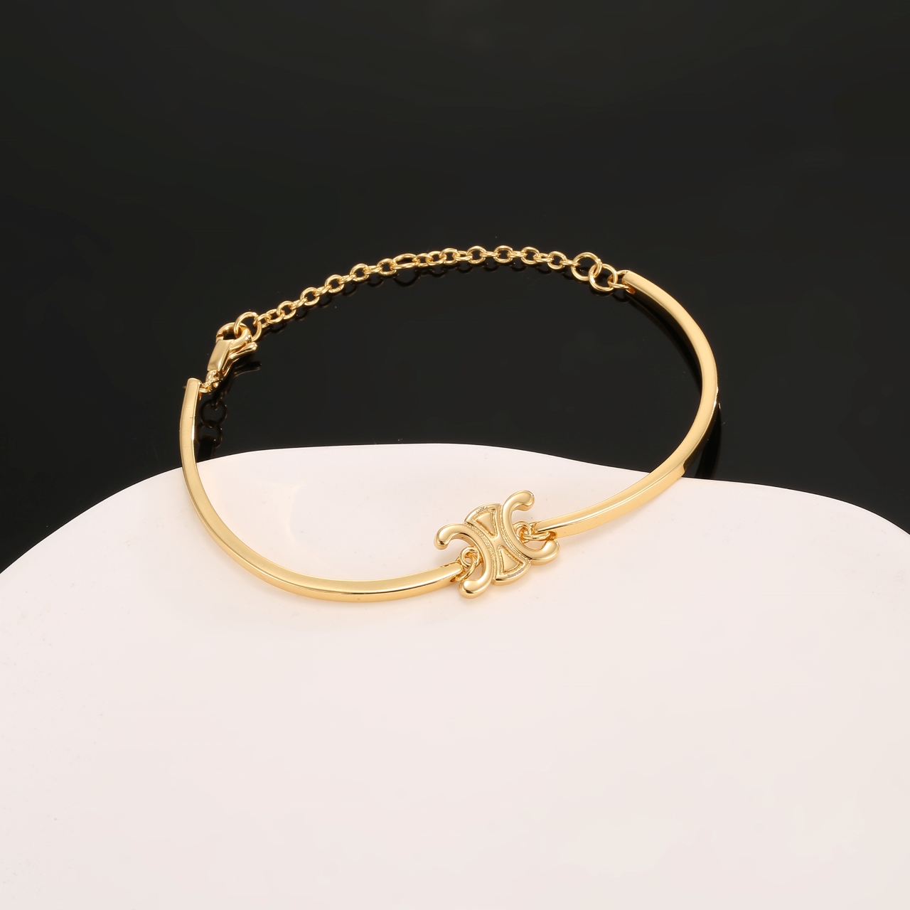 Artistic Knuckle-Drive Sculpture by Celine Selen Kerry: Simple and Chic Masterpiece - 图片 7