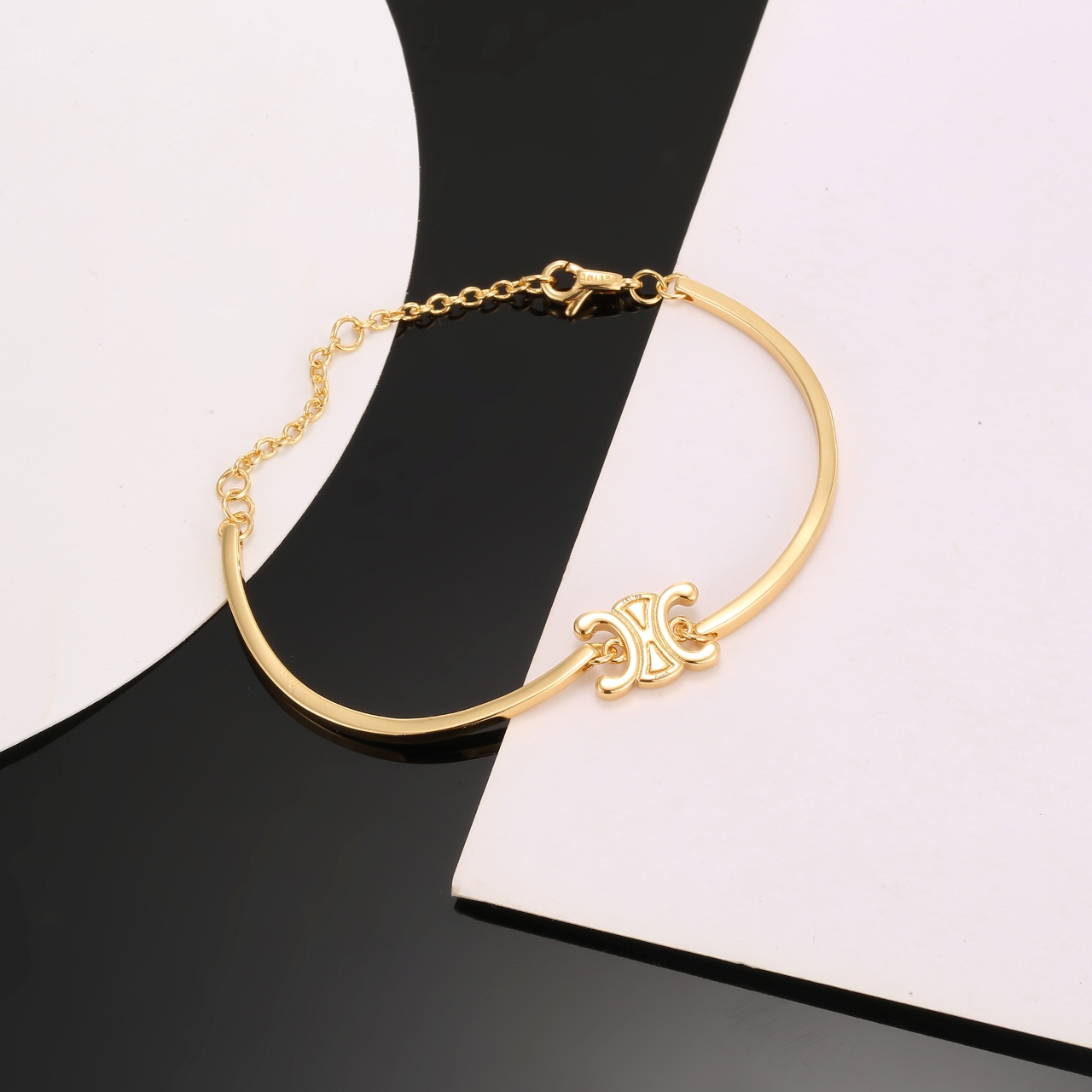 Artistic Knuckle-Drive Sculpture by Celine Selen Kerry: Simple and Chic Masterpiece - 图片 3