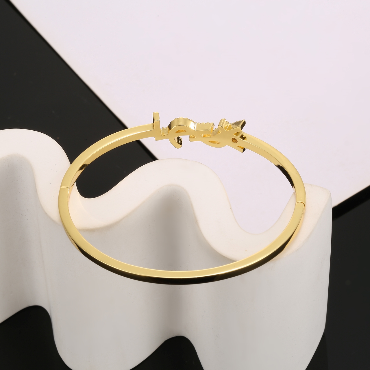 Luxurious St. Roland YSL Bracelets: Perfect Electroplating and Unique Design Stand Out - 图片 4