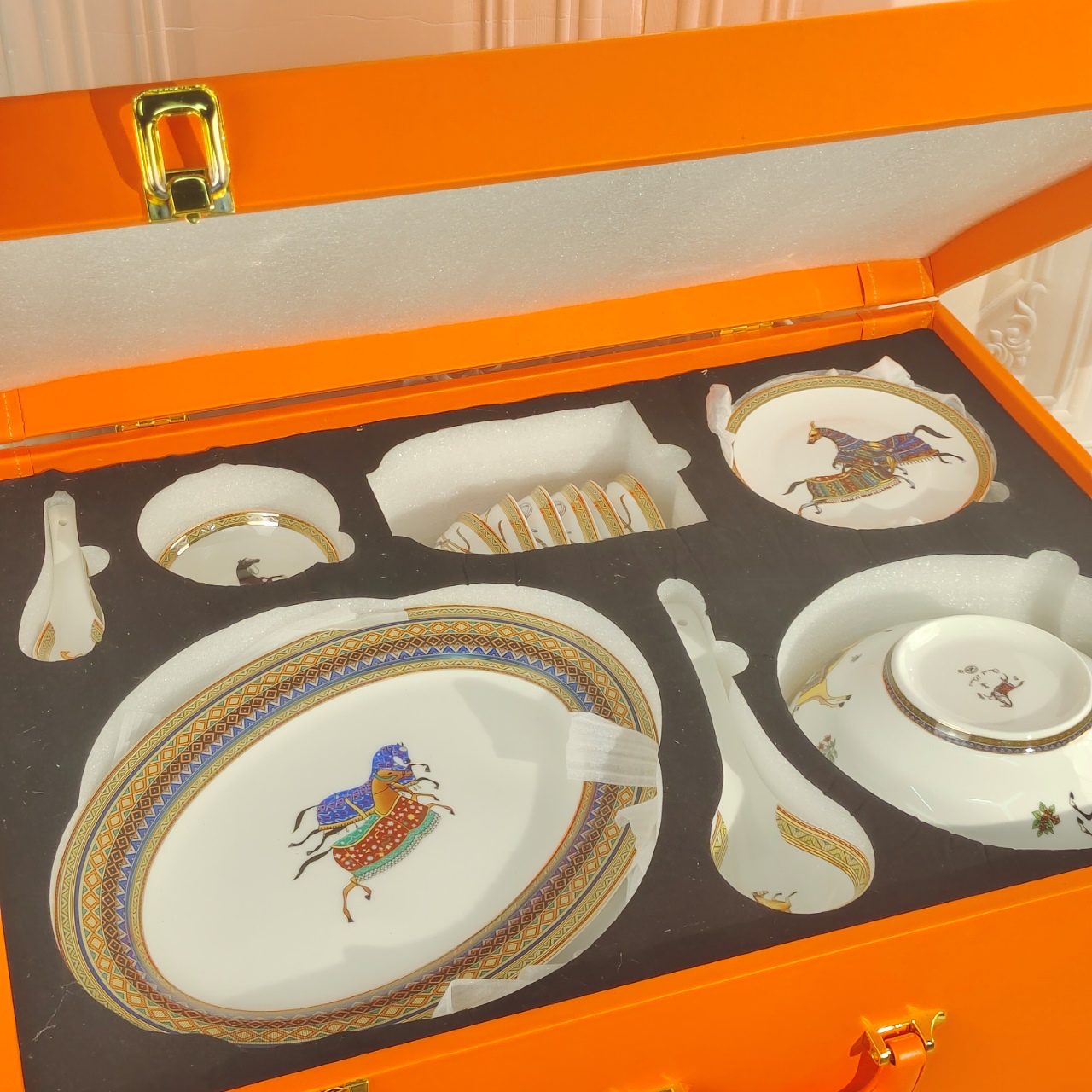 Hermès Maison Lifestyle Luxury Home Decor Blanket Tableware Bedding 2