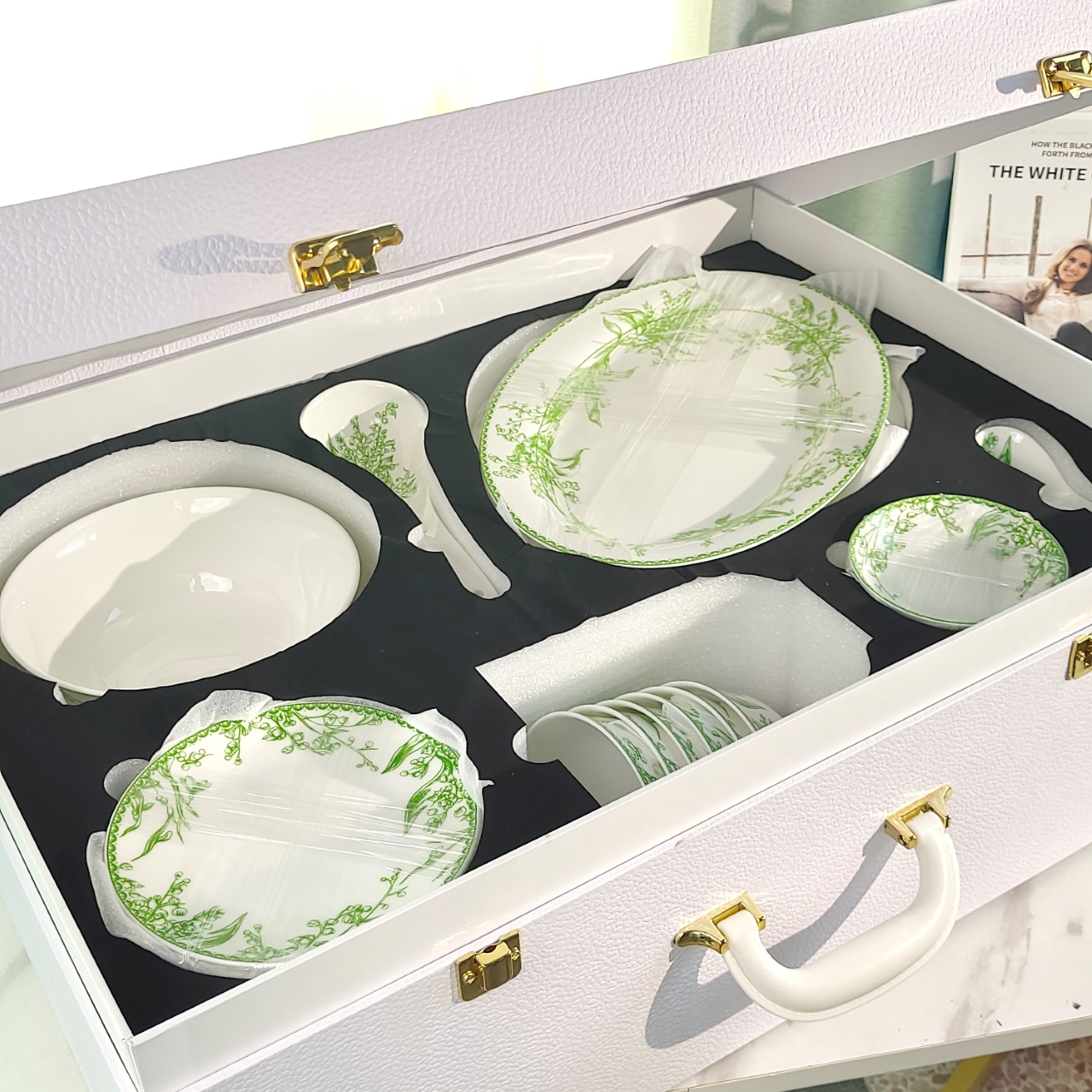 Dior Haute Couture Maison Lifestyle Luxury Home Decor Blanket Tableware 9