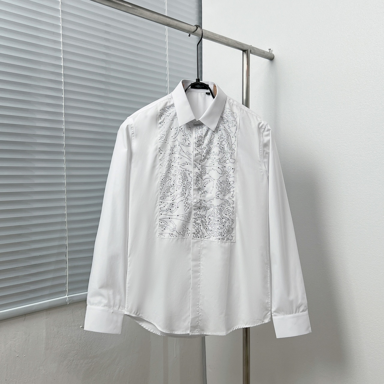 VERS*/Versace camisa con estampado floral y pedrería en el pecho, tallas: M-3XL