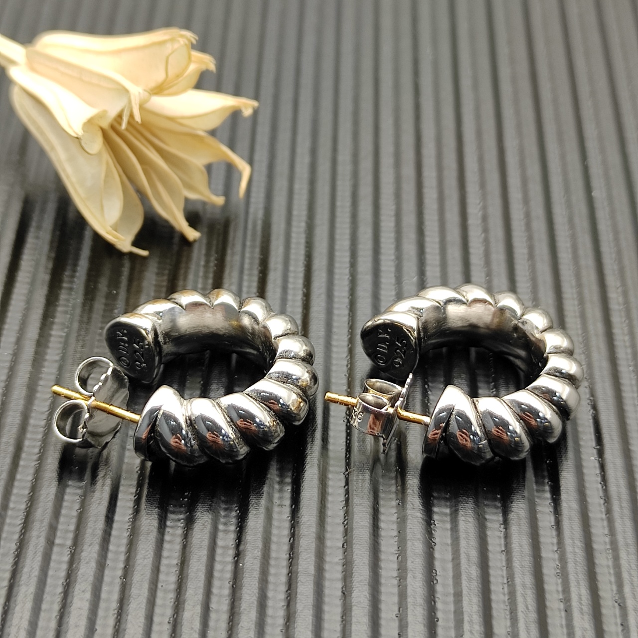 NO:107879,V-gold David Yurman 20.5x20mm spiral button wire earrings, available in gold and silver, jewelry boutique, earrings19860909V金David Yurman 20.5x20mm螺旋纽线耳环,有金色银色两款,,饰品精品,earrings,Jewelry